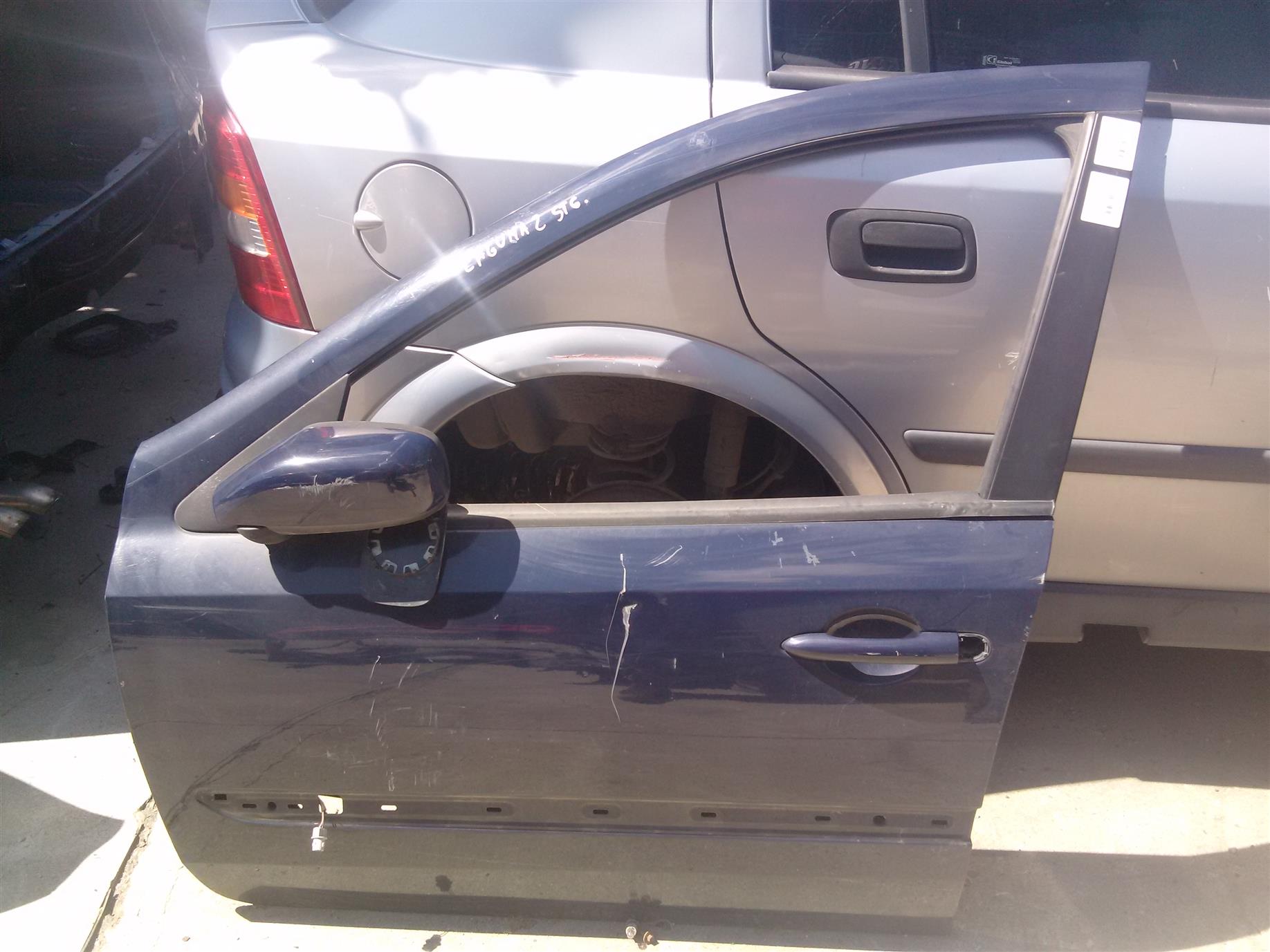 Usa stanga fata Renault Laguna 2, 1.9DCI, an 2004