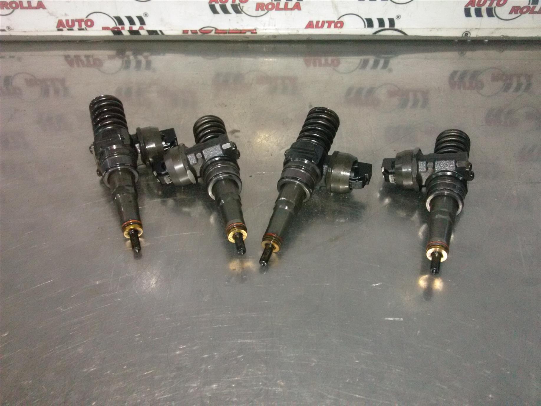 Injectoare set Volkswagen Golf 6, 1.9 tdi, an 2011