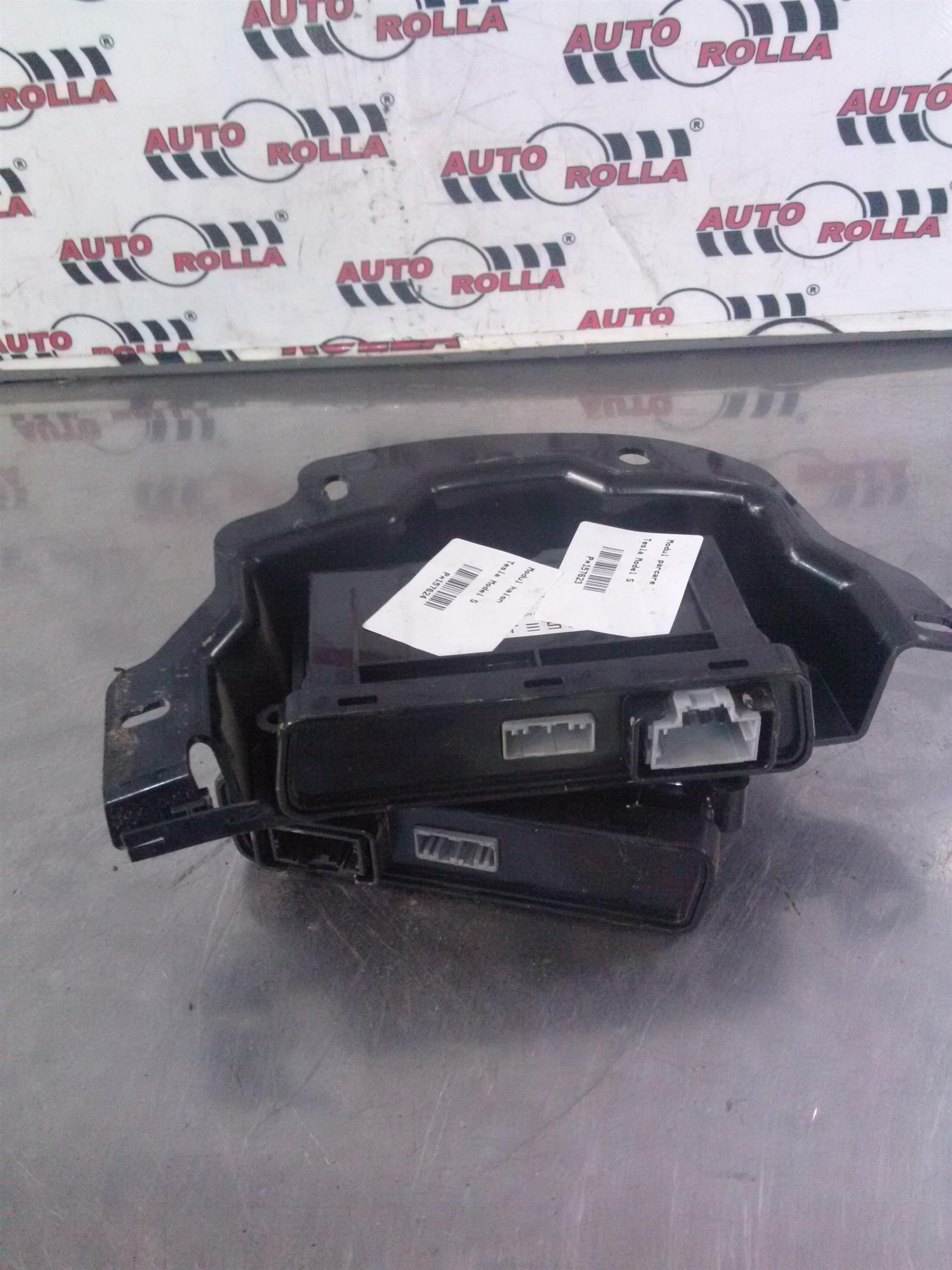 Modul parcare Tesla Model S