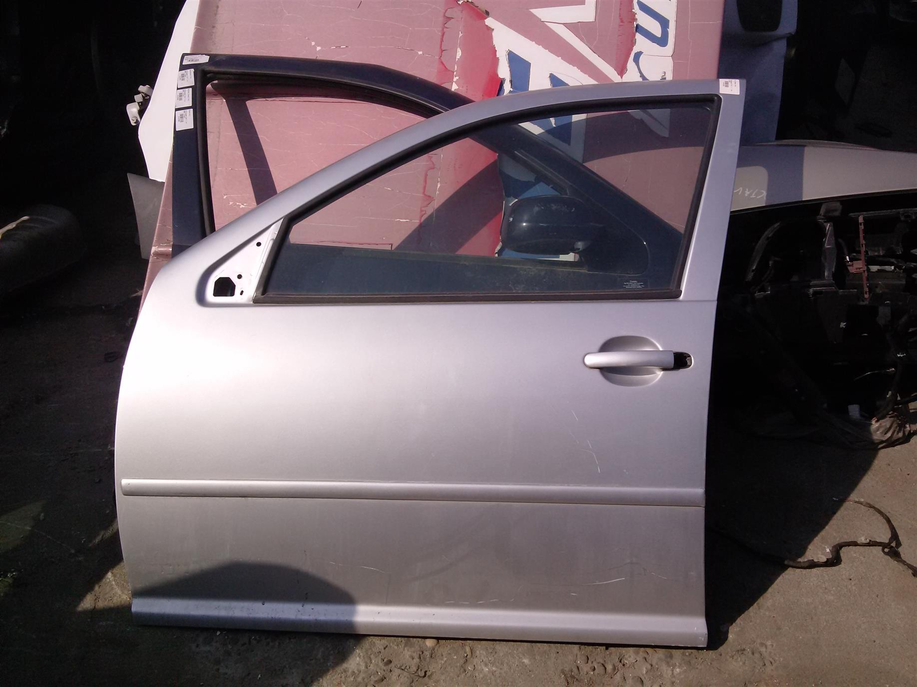Usa stanga fata Volkswagen Golf 4, 1.4S, an 2002