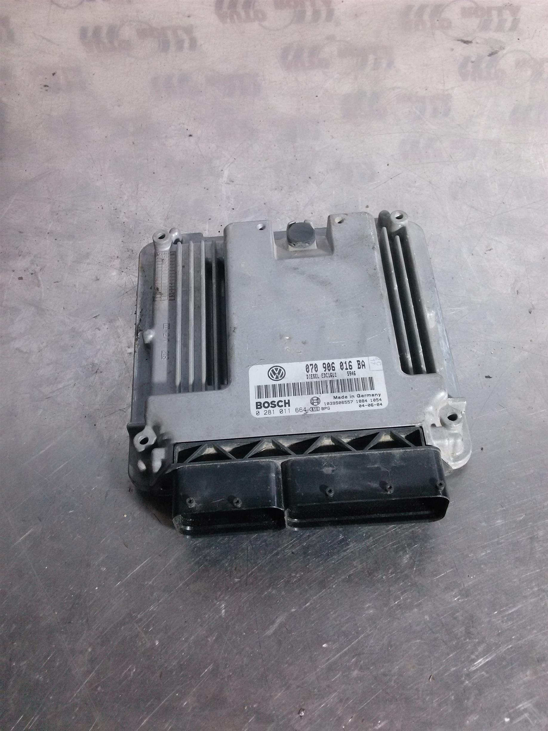 Calculator motor Volkswagen T5 Caravelle, 2.5 tdi, an 2006