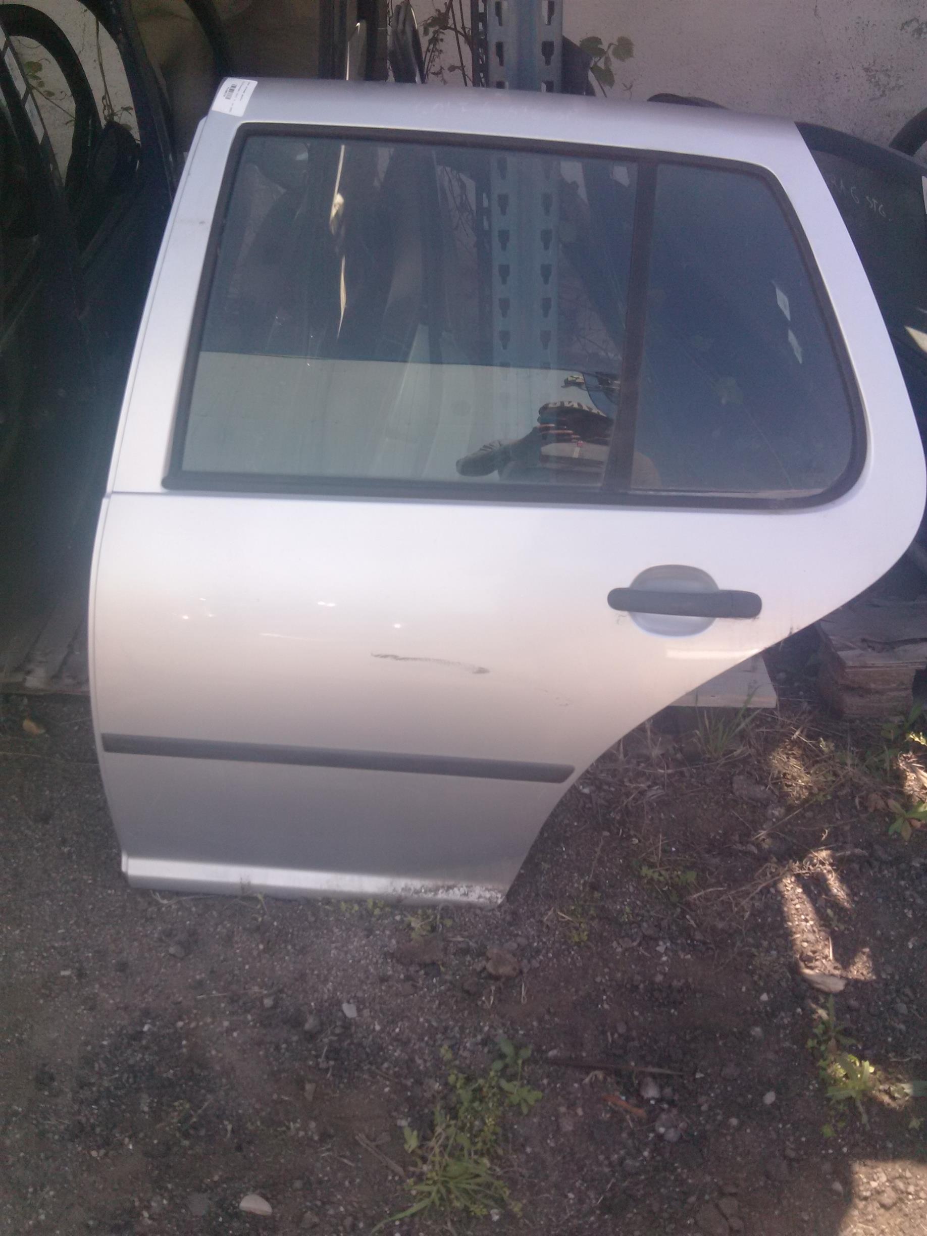 Usa stanga spate Volkswagen Golf 4, an 2002