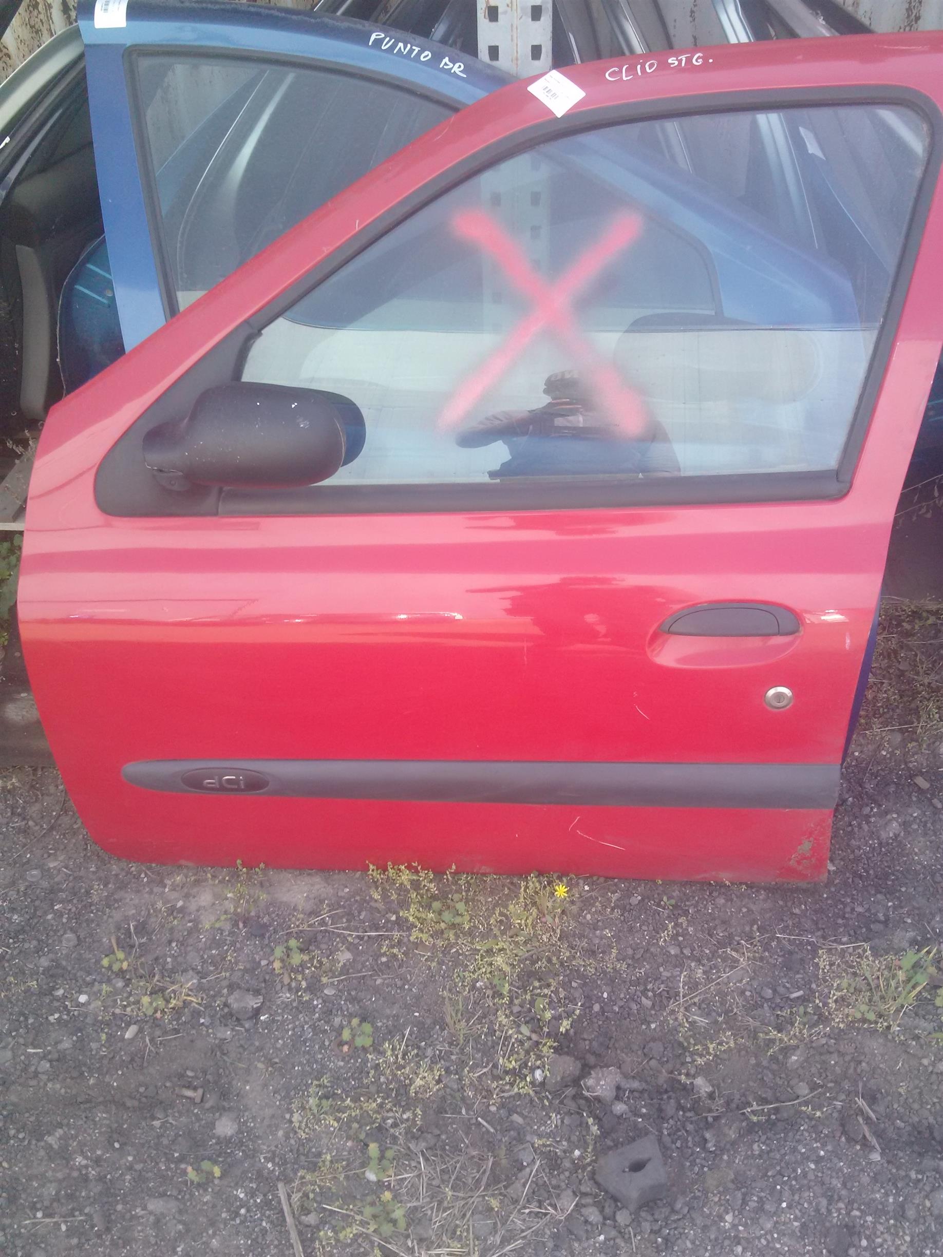 Usa stanga fata Renault Clio 2, an 2004