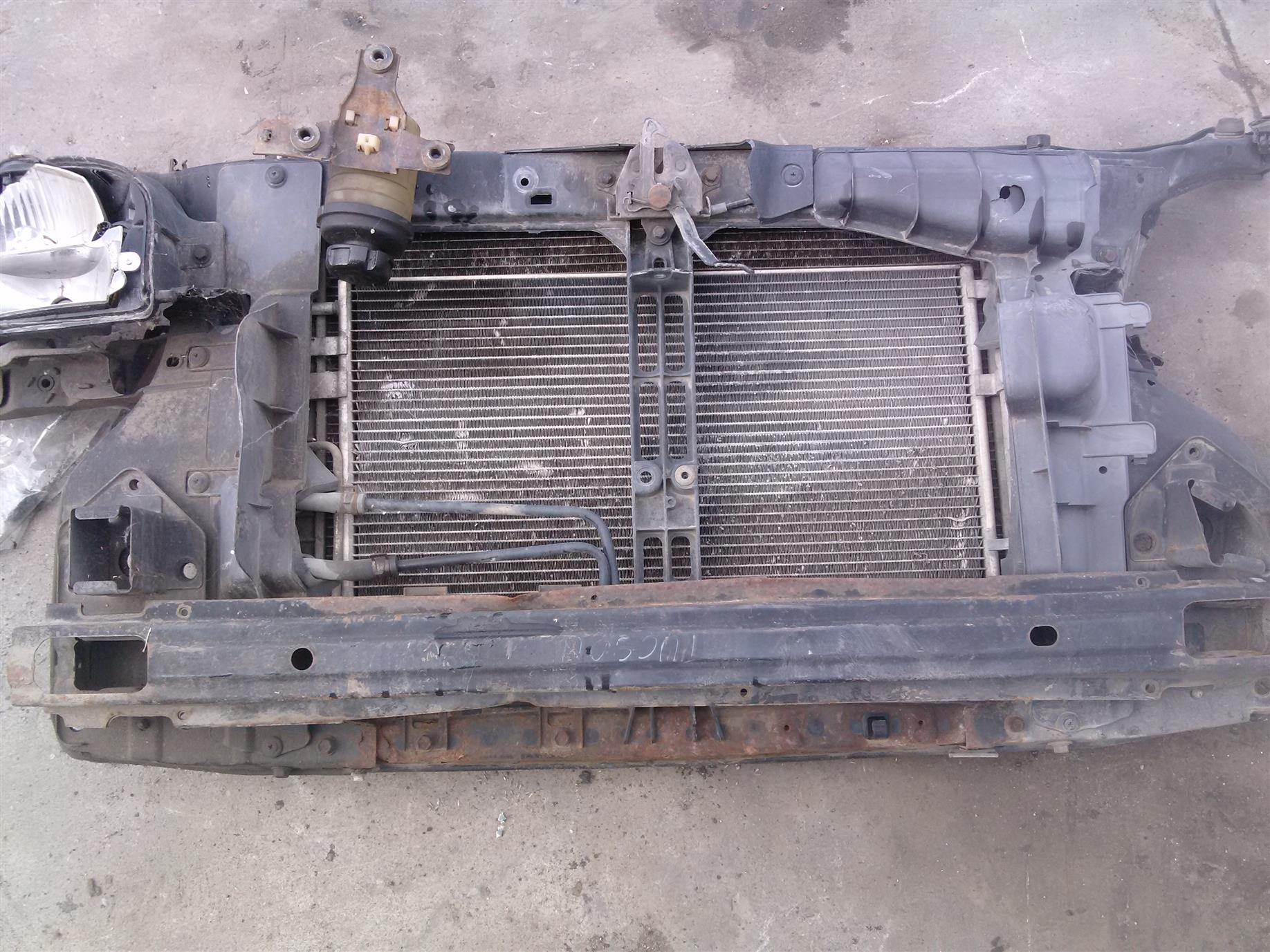 Radiator apa Hyundai Tucson 2.0S, an 2006.