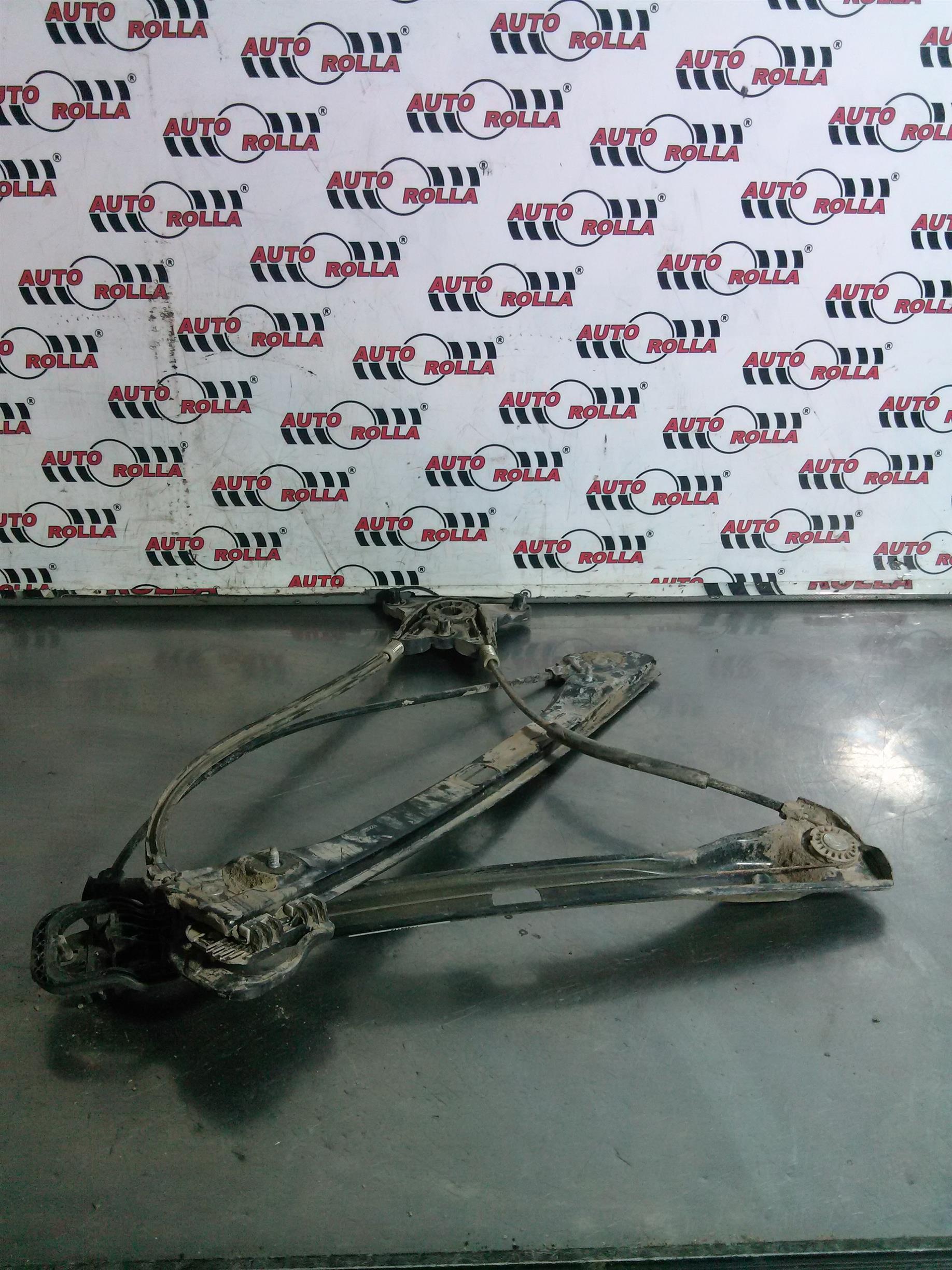 Macara fara motorasusa stanga fata Skoda Rapid an 2016