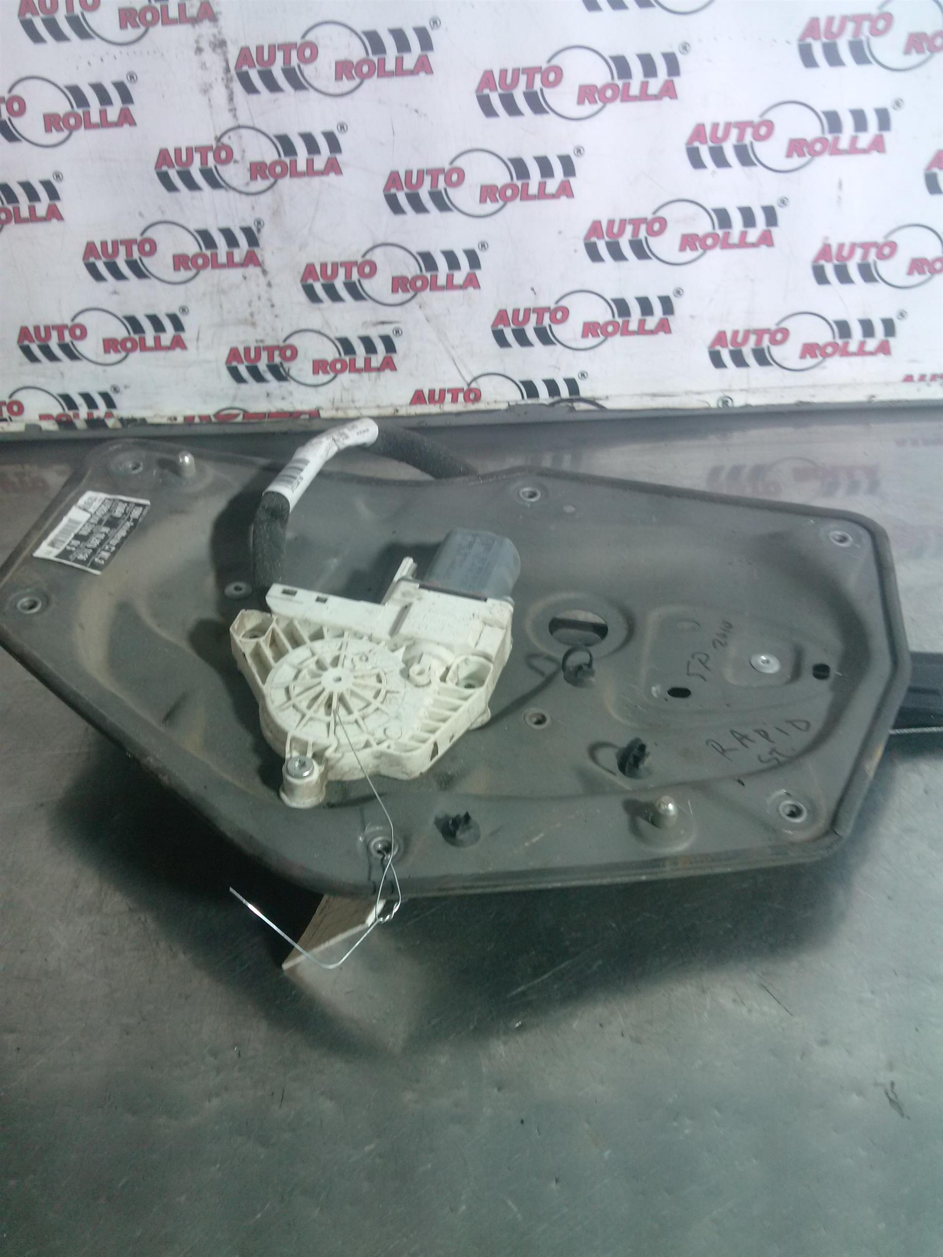 Macara +motoras stanga spate Skoda Rapid an 2014