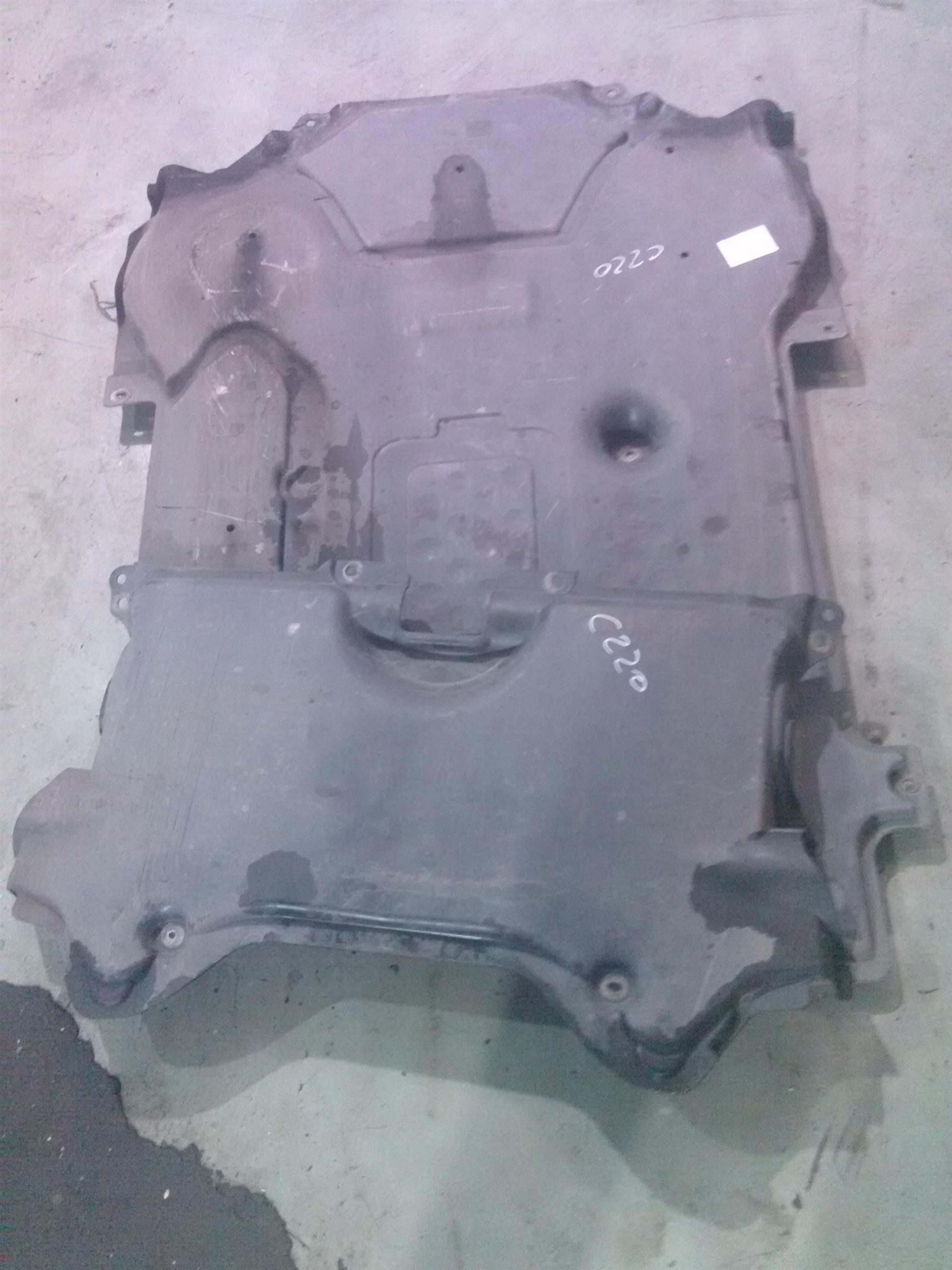 Scuturi motor Mercedes C class W204 2.2CDI, an 2008.