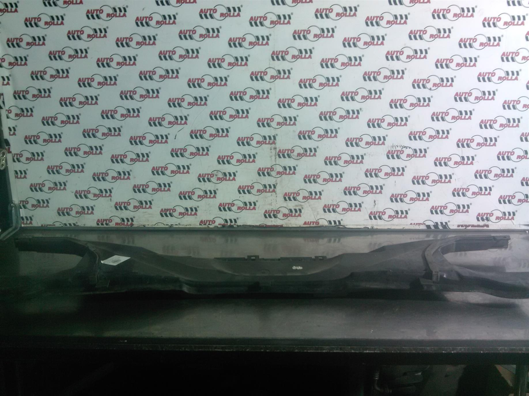 Grila stergatoare BMW E91 318D, 2.0 d, an 2010, N47D20C