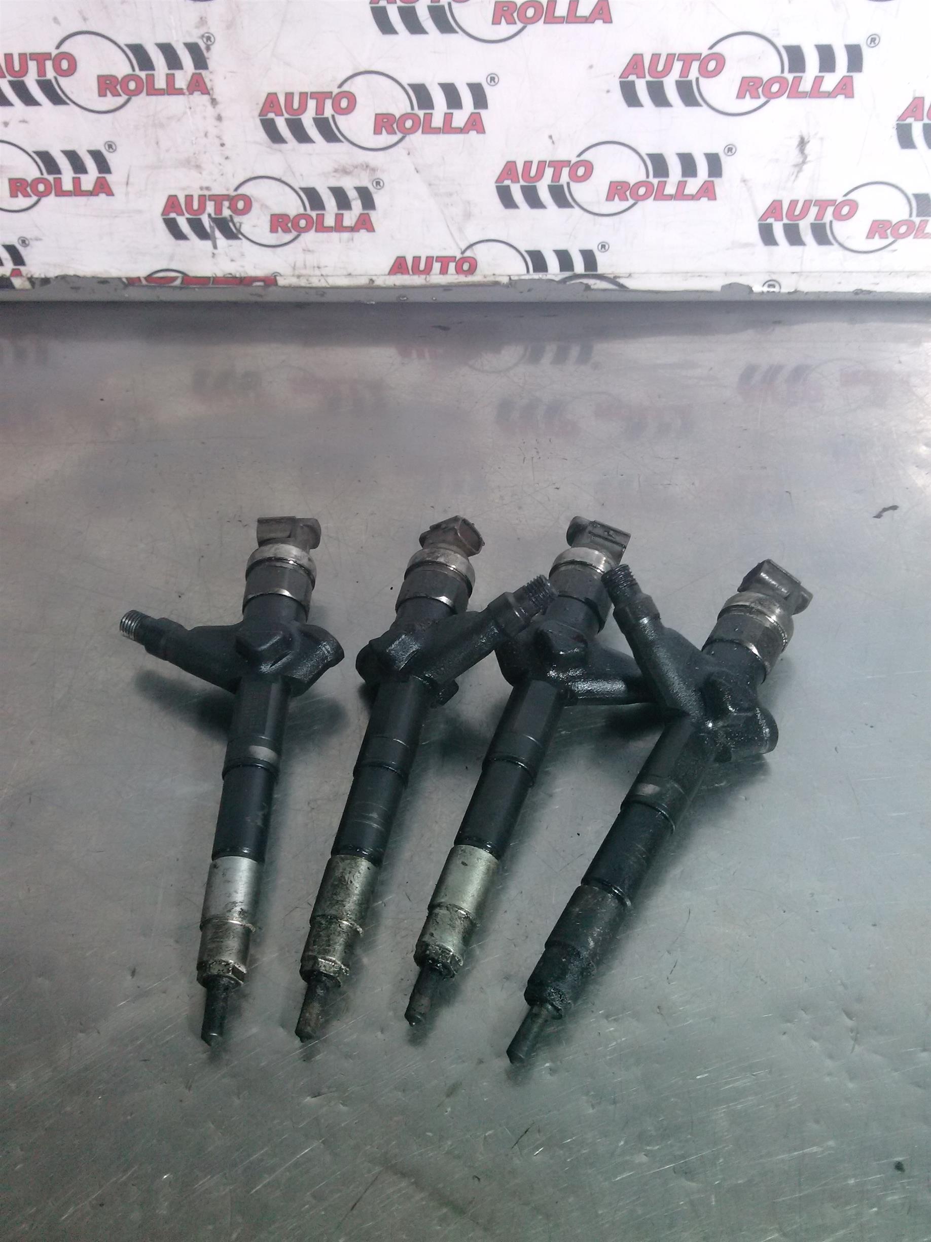 Injectoare set Nissan X trail 2.2 d an 2006