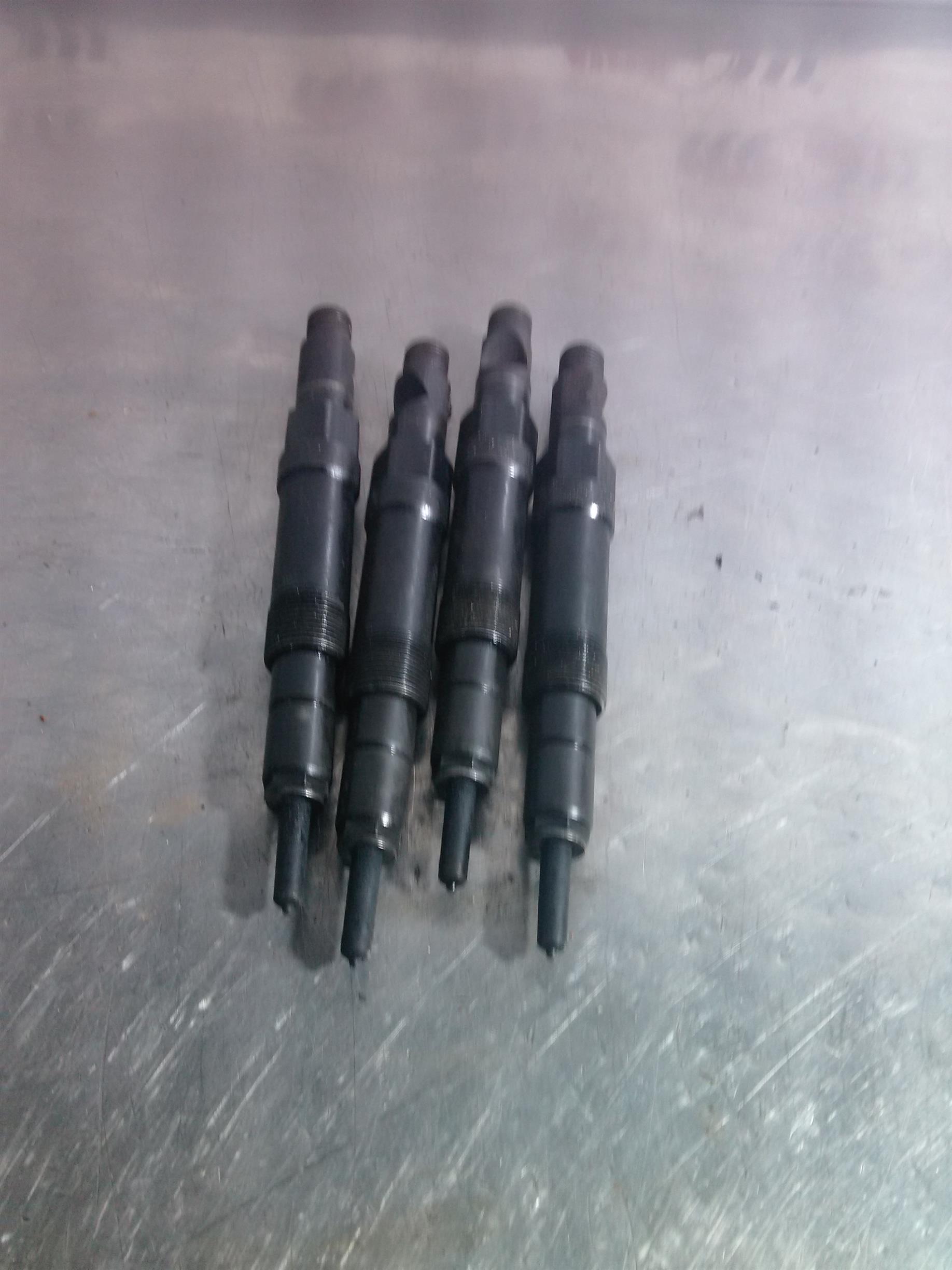 Injectoare set Ford Tranzit 2.0tddi an 2003