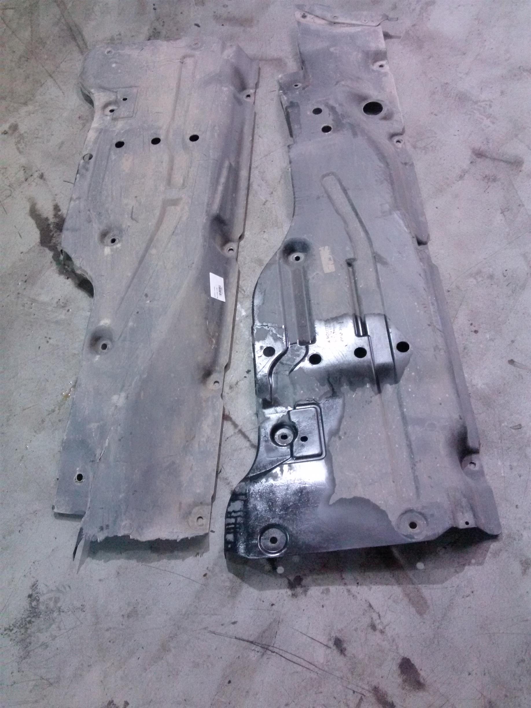 scuturi podea Mercedes w164