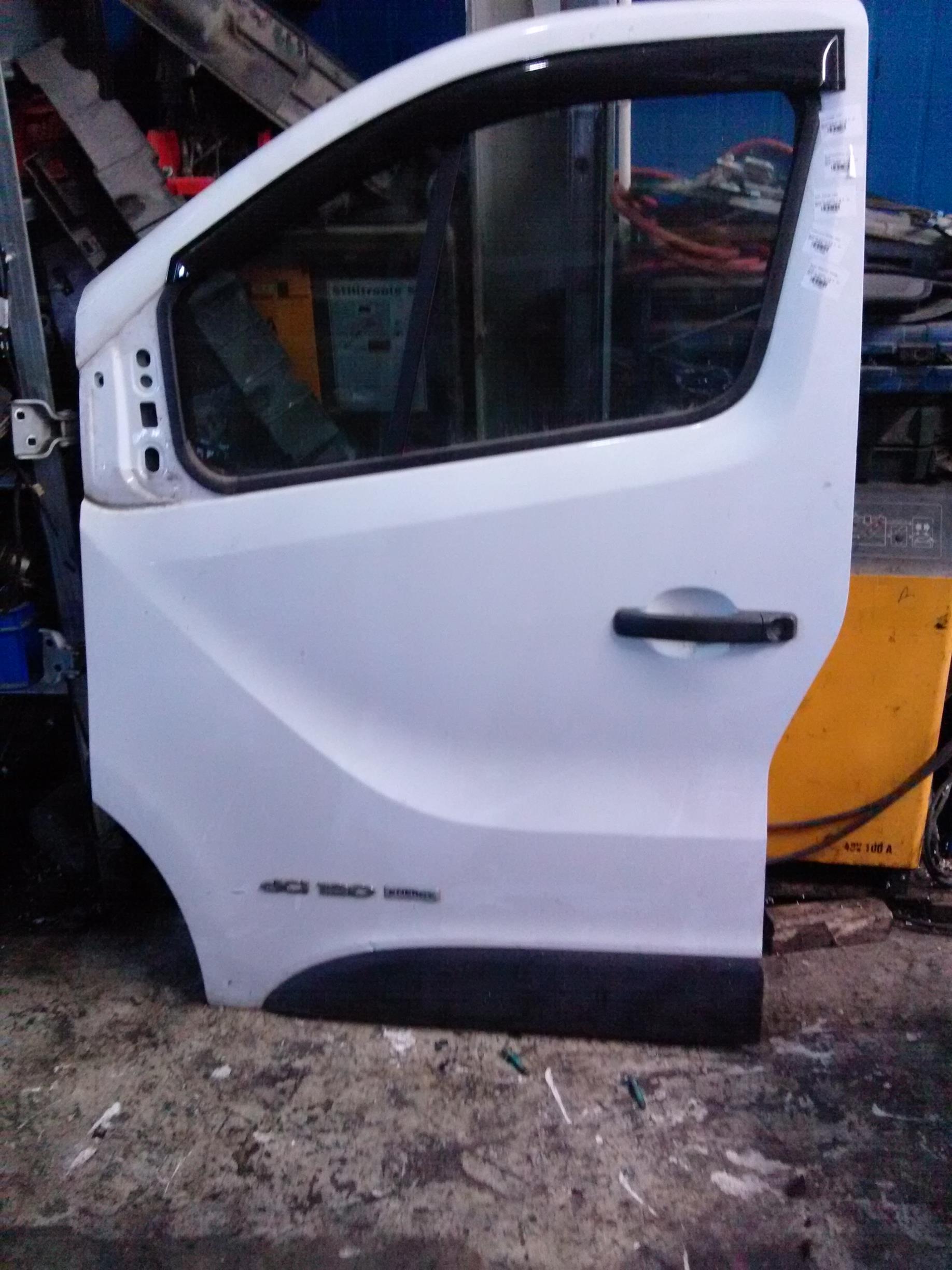 Macara+motoras stanga fata Renault Trafic 1.6 d, an 2017, R9MH4, euro6.