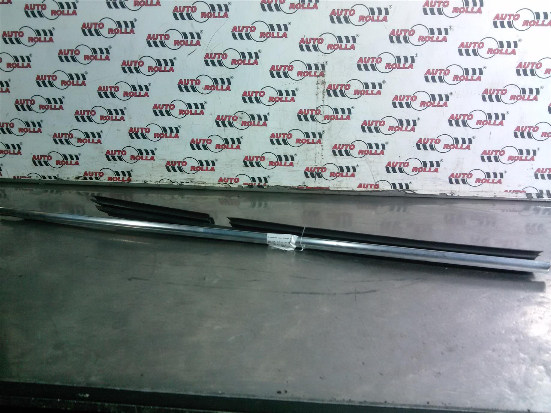 Ornamente usa stanga spate BMW F10, 2.0 d, an 2011, N47D20C