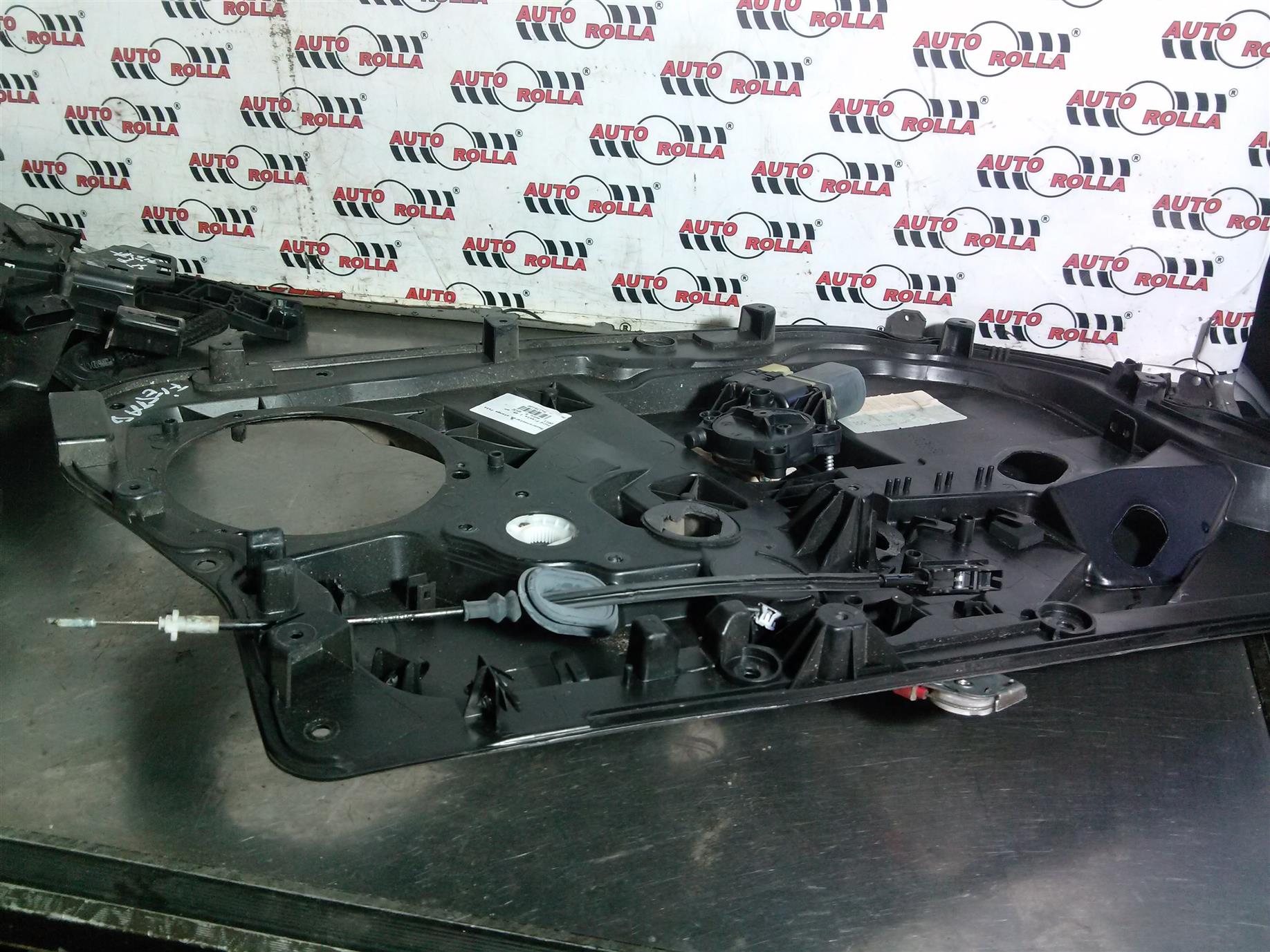Macara+motoras stanga fata Ford Fiesta 1.4S, an 2011, euro 5, SPJC