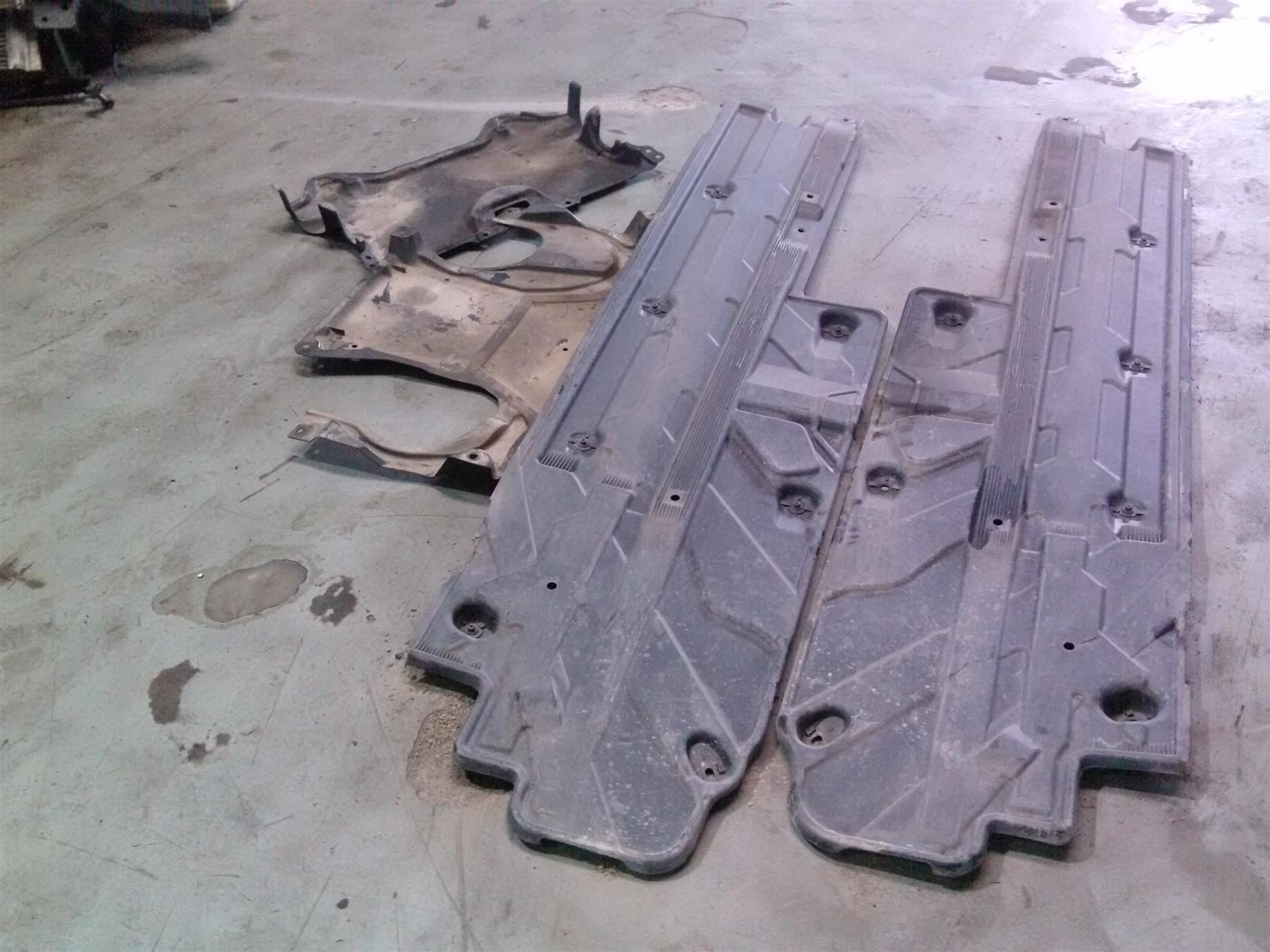 Scuturi podea Mercedes E class 1.8CGI, Coupe C207, an 2009