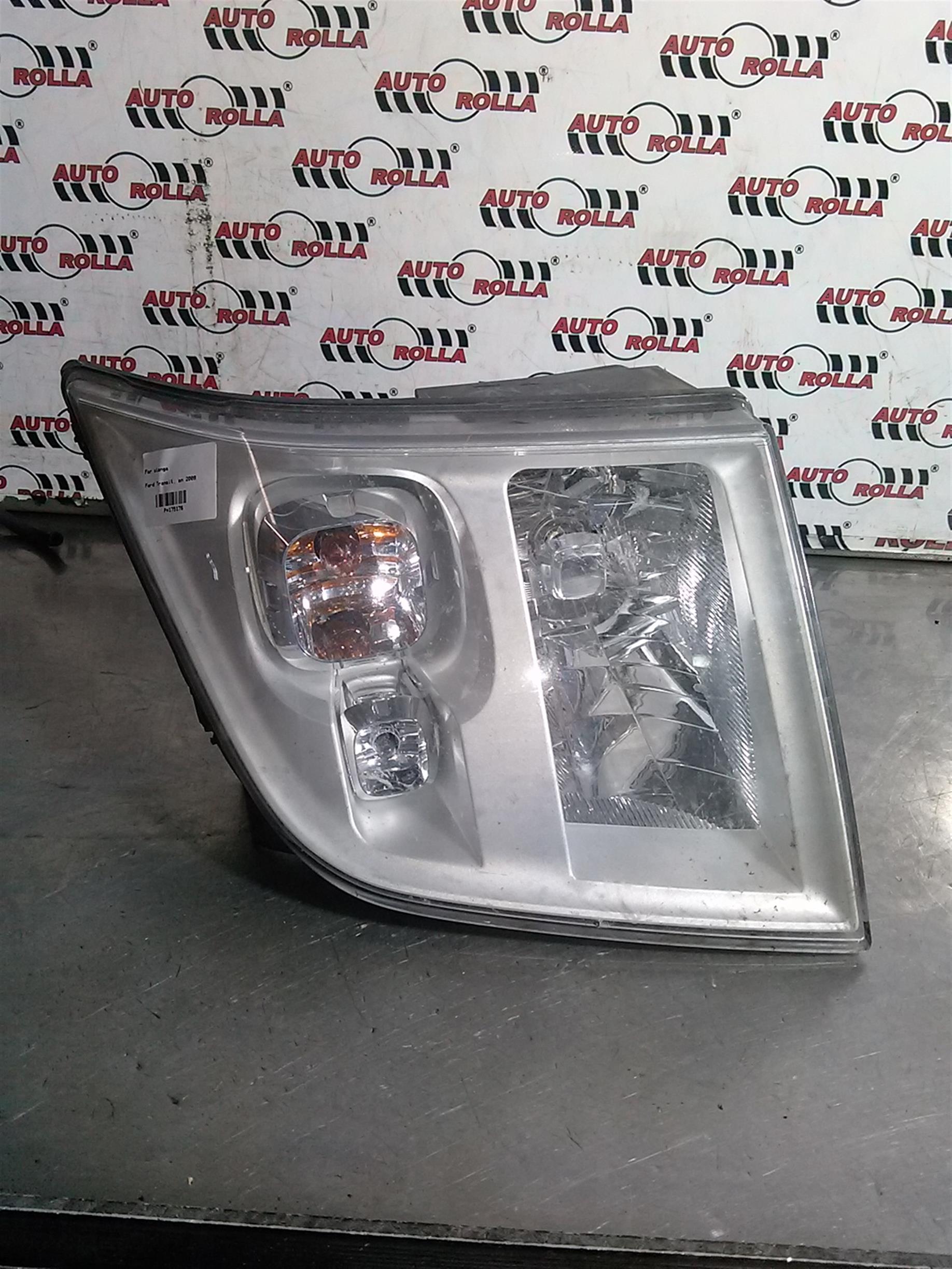 Far stanga Ford Transit, an 2009
