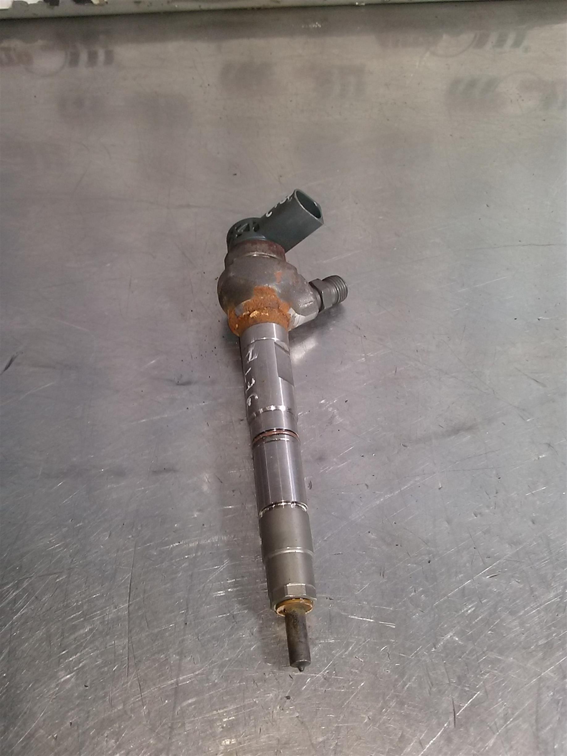 Injector Volkswagen Passat B6 2.0TDI, an 2010, euro 5, CBA