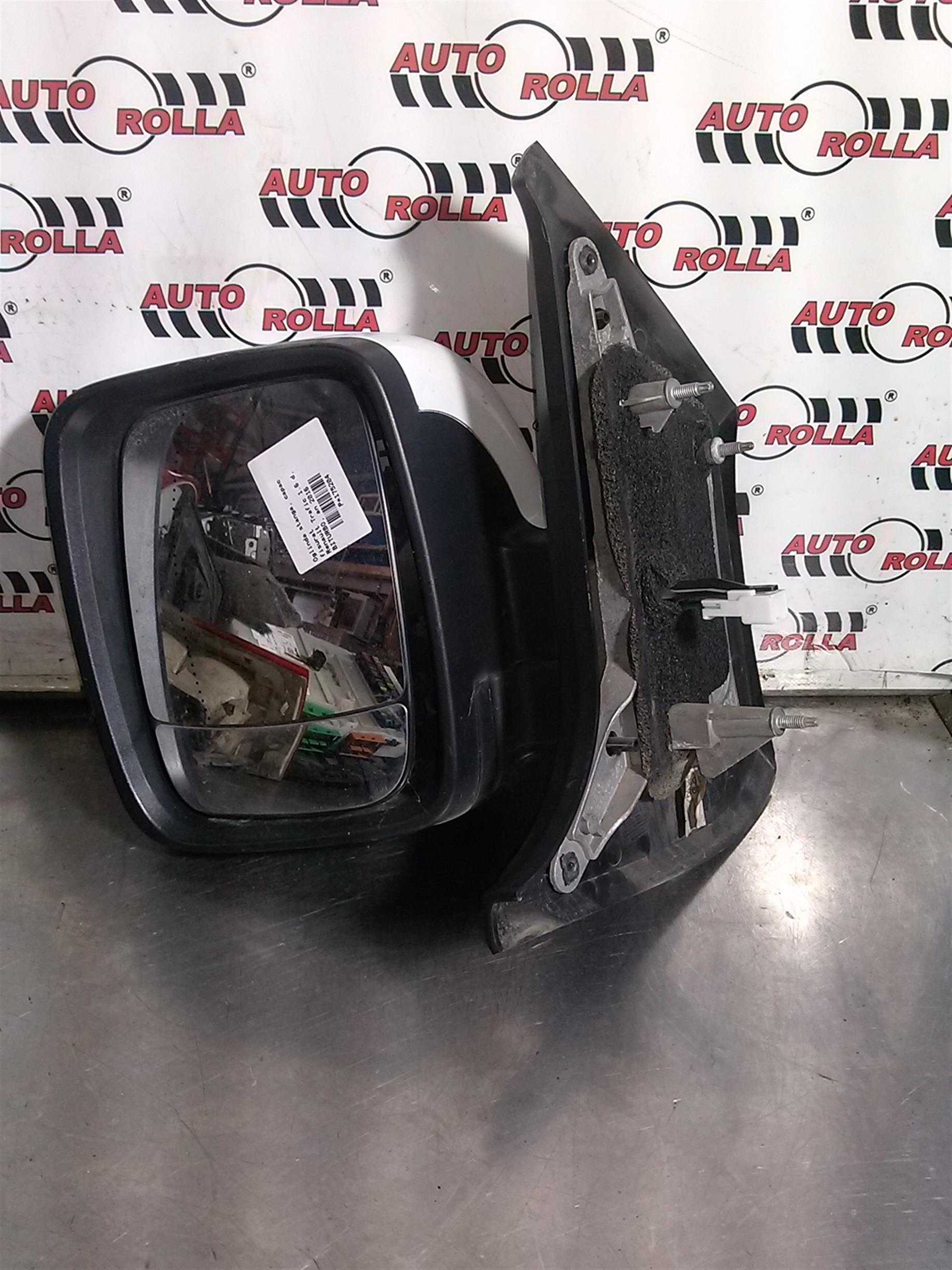 Oglinda stanga, capac fisurat Renault Trafic 1.6 d, BITURBO, an 2016