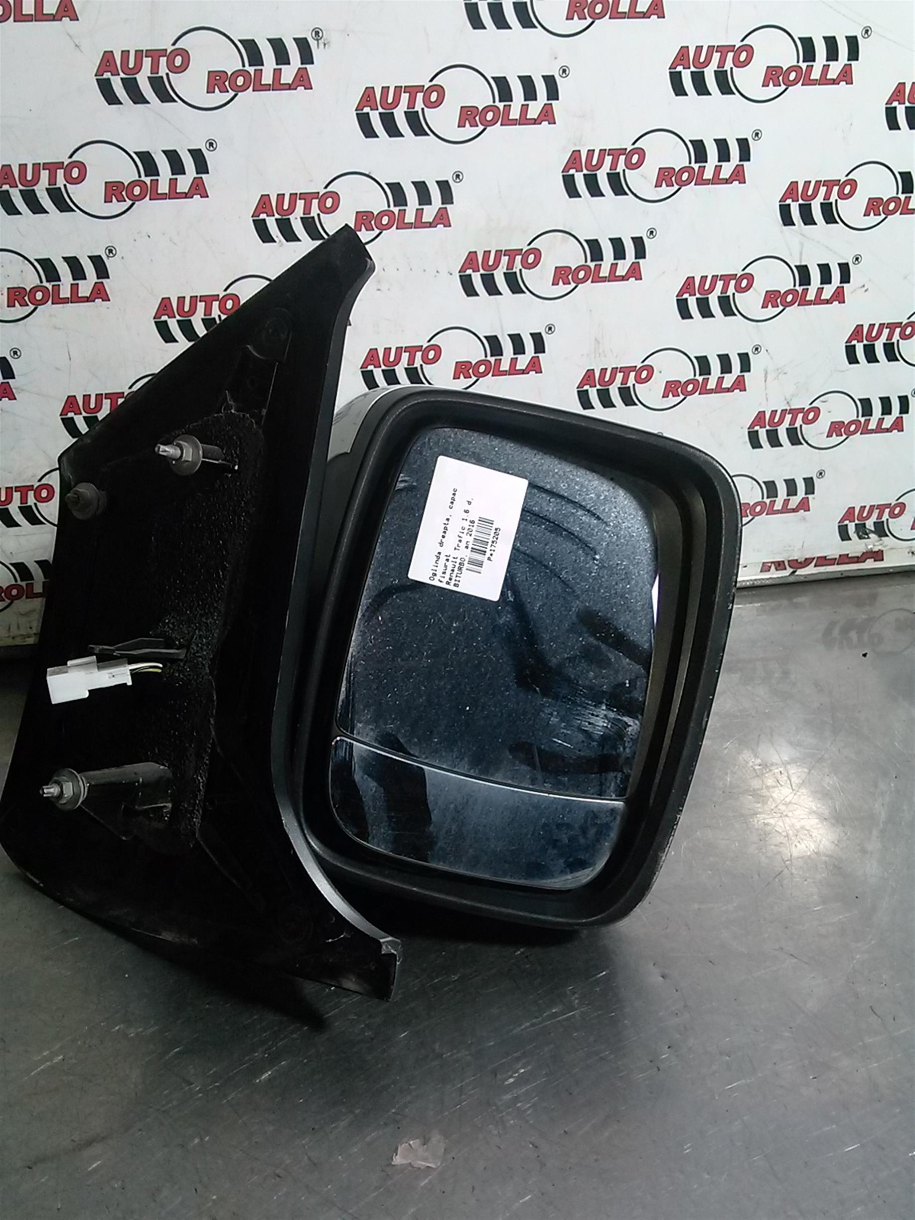 Oglinda dreapta, capac fisurat Renault Trafic 1.6 d, BITURBO, an 2016