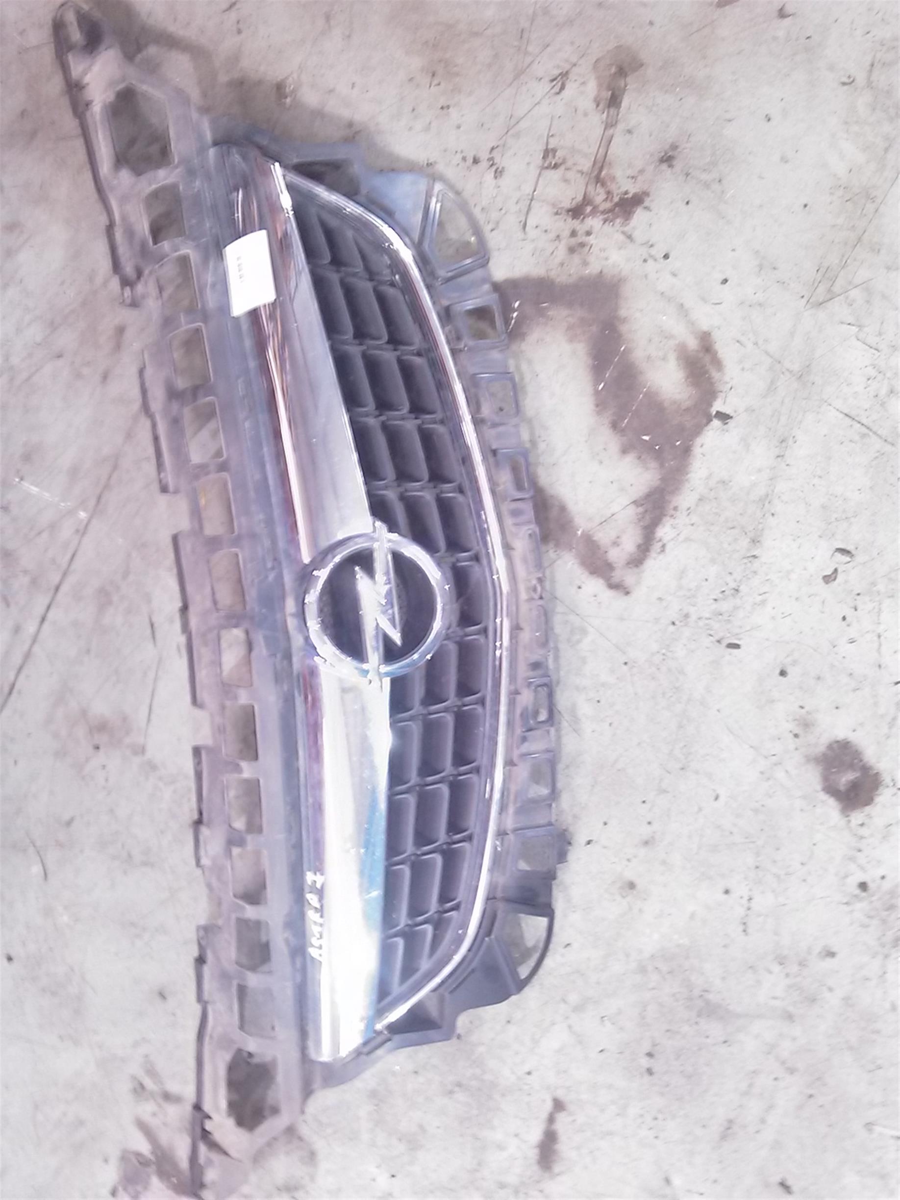 Grila bara fata Opel Astra J, an 2012