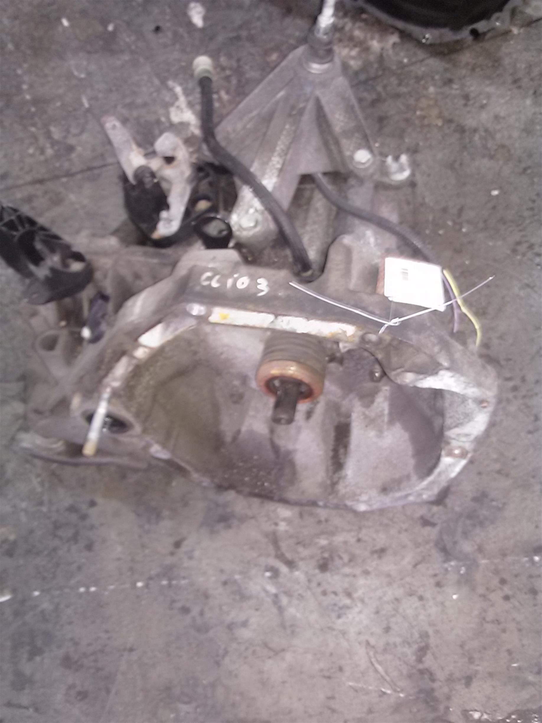Cutie viteze Renault Clio 3, 1.5dci an 2012