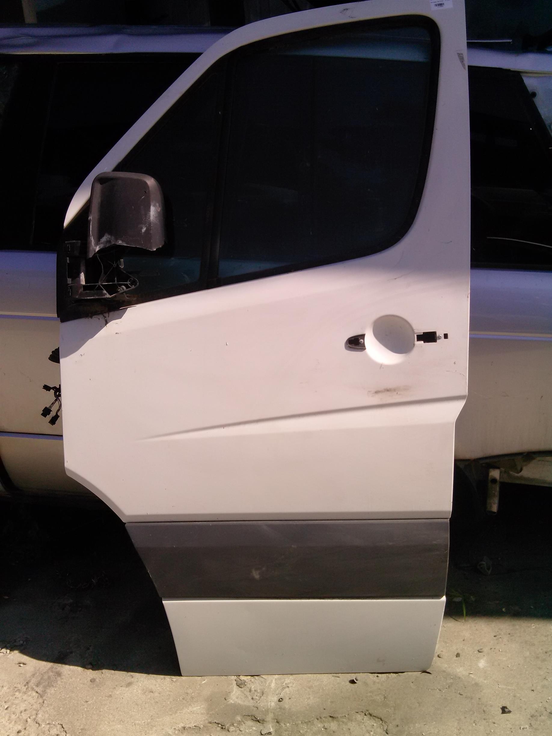 Usa stanga fata Mercedes Sprinter, an 2015