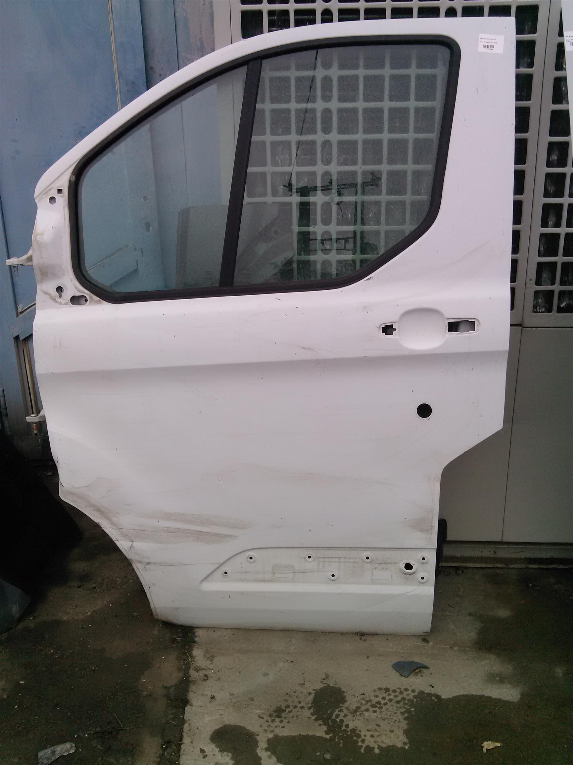 Usa stanga (Lovita ) Ford Tranzit an 2016
