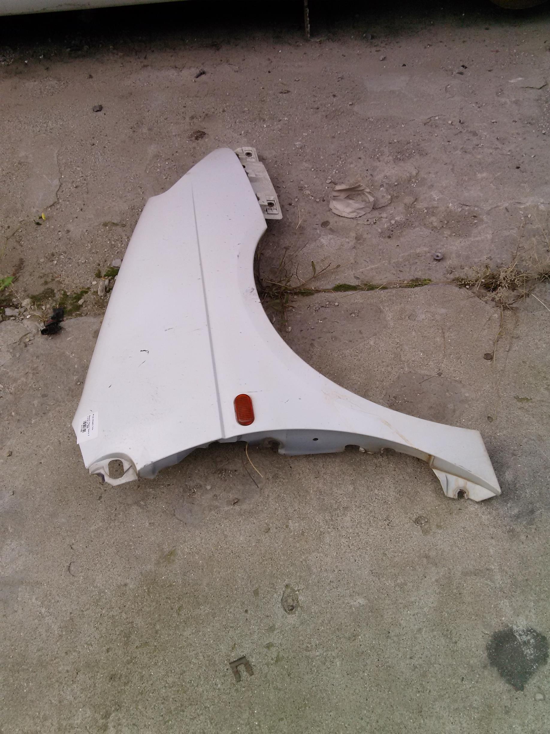 Aripa dreapta fata Renault Megane Scenic 2 1.5 E4 an 2006