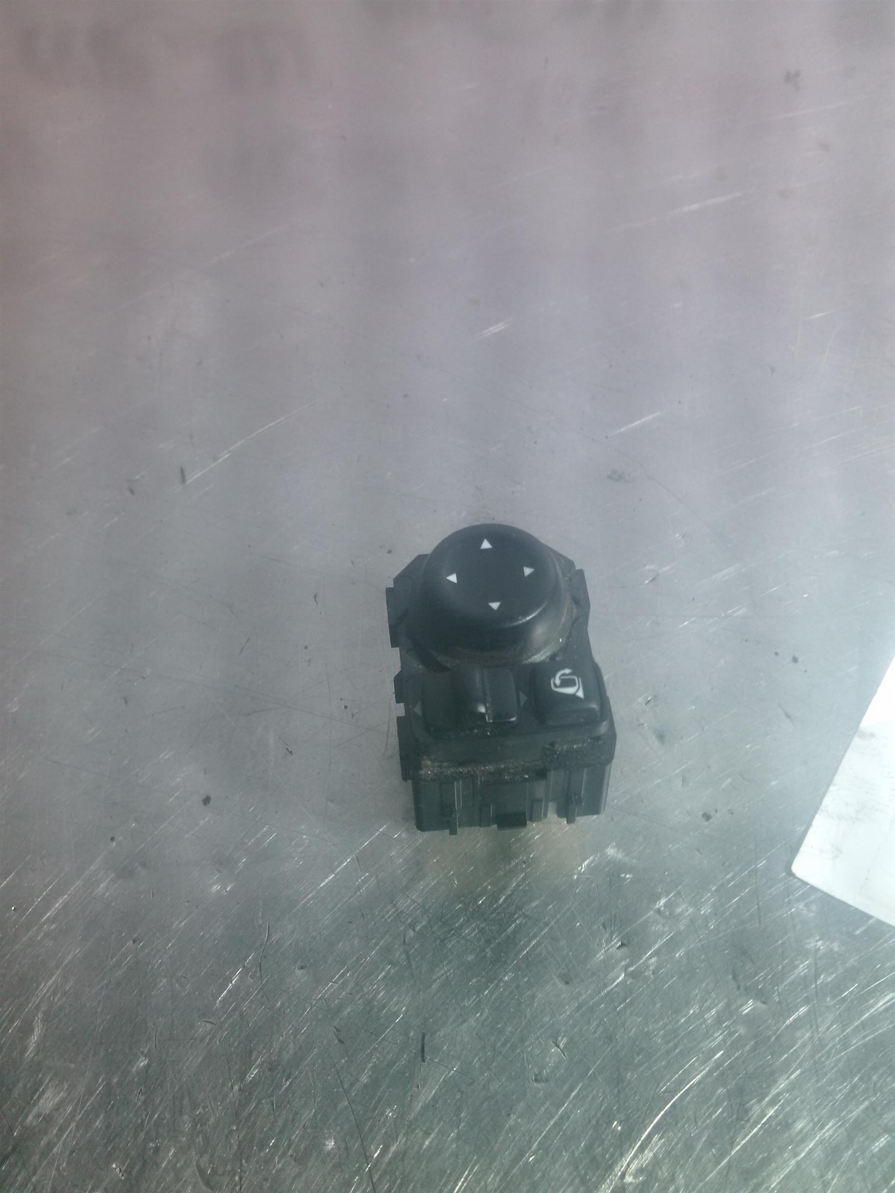 Buton reglare oglinda Nissan Qashqai, 1,3s, an 2019