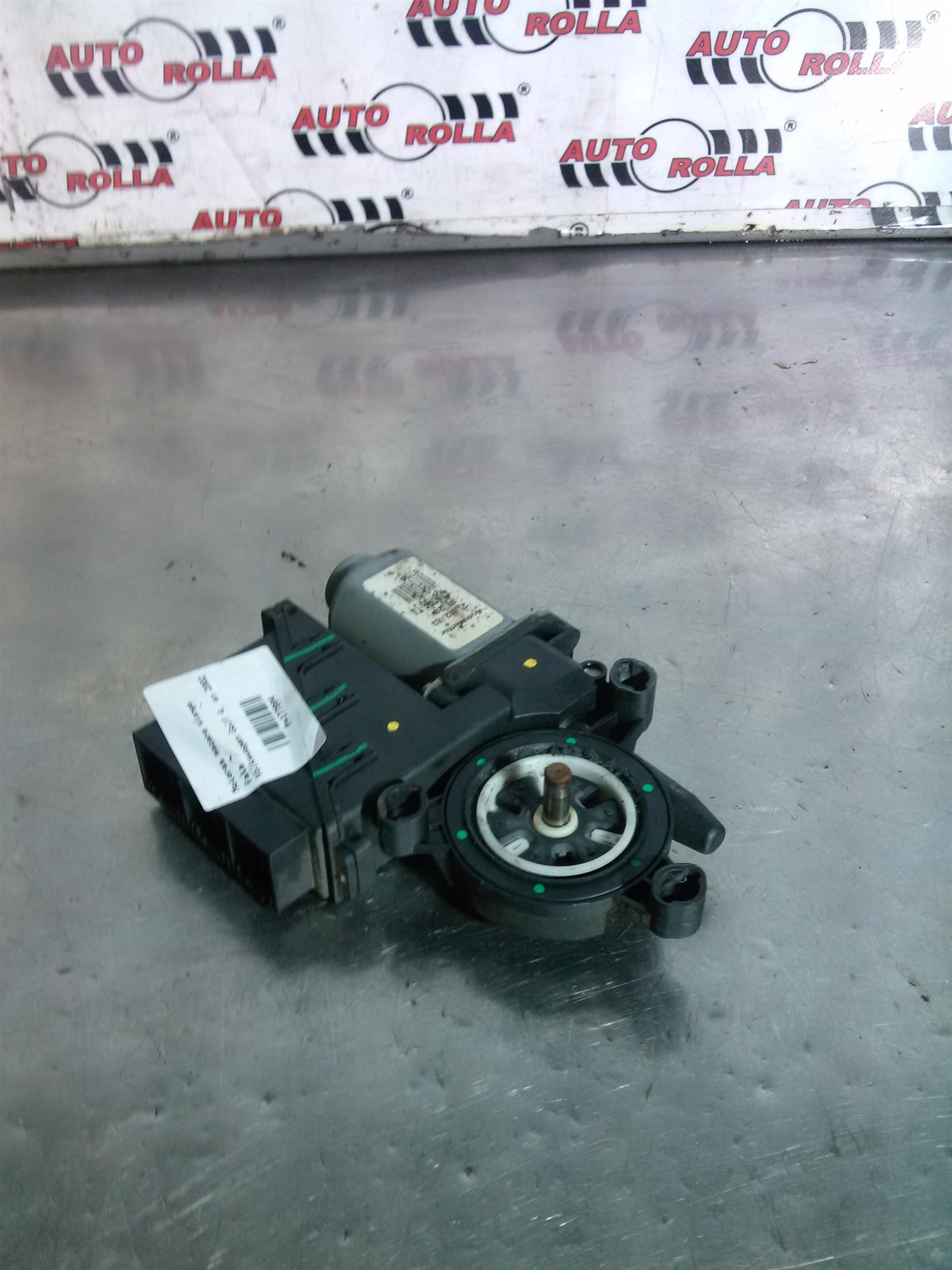 Motoras macara stanga fata Volkswagen Golf 4, an 2002