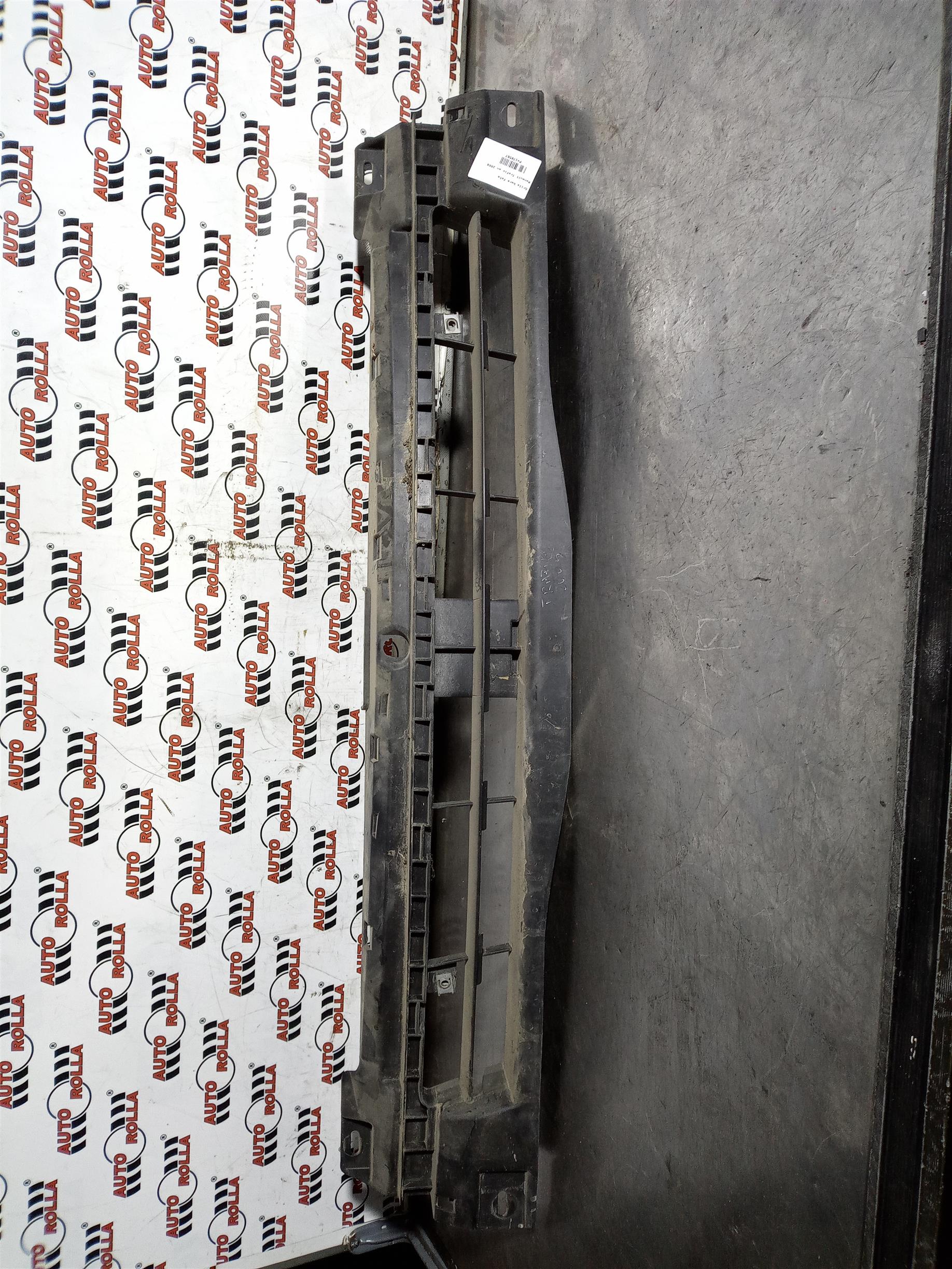 Grila bara fata Renault Trafic an 2008