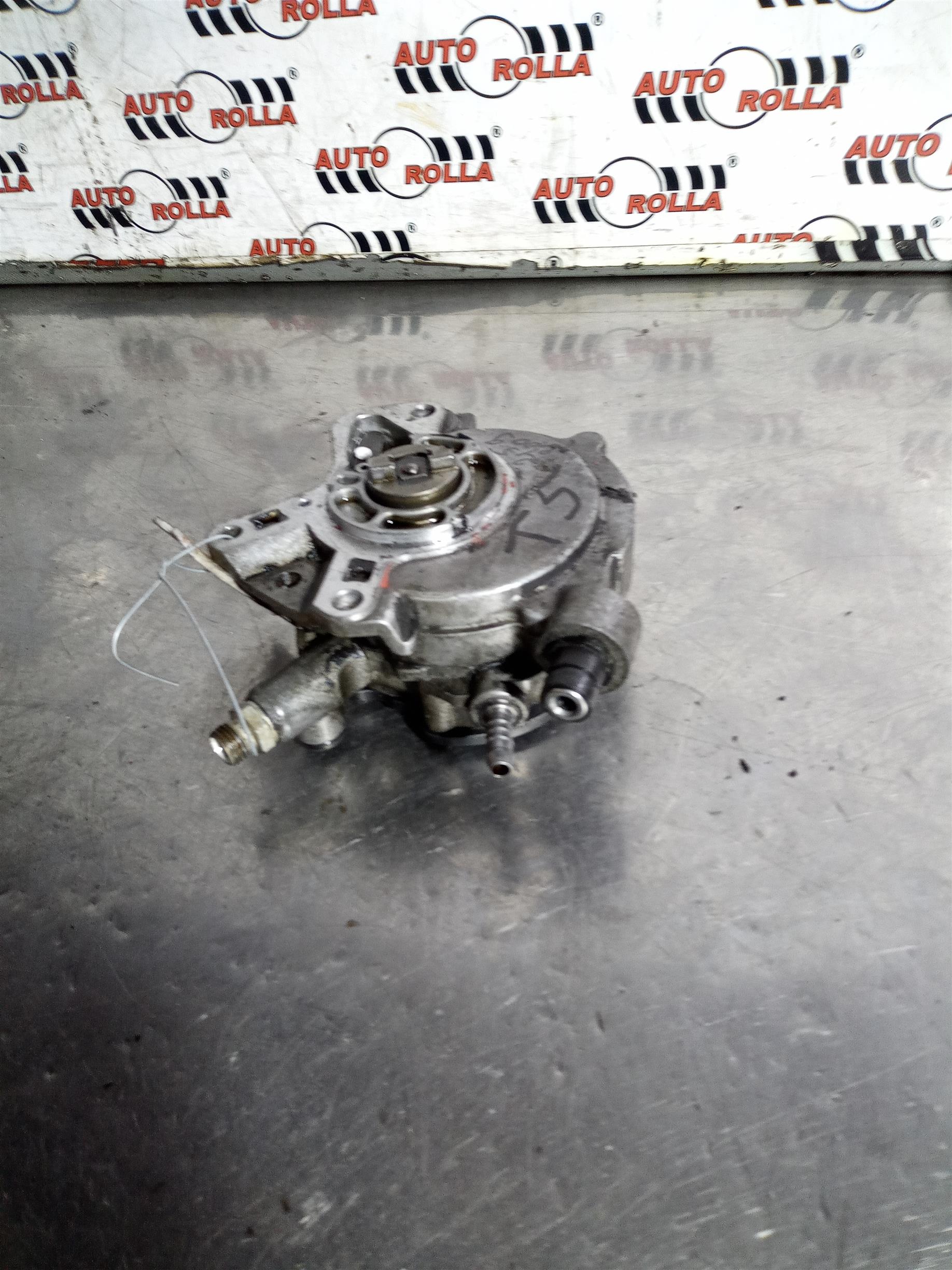 Pompa vacum Volkswagen T5 ,2.5 An 2009