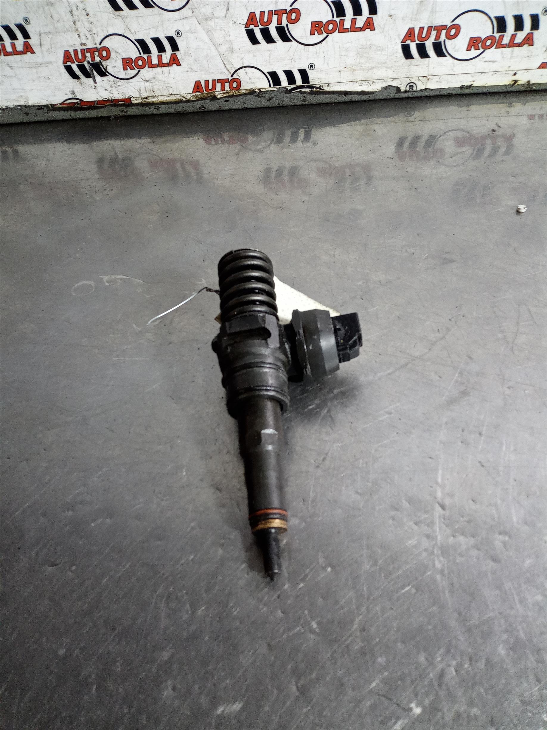 Injector Volkswagen Golf 5 , 1.9tdi , BLS.