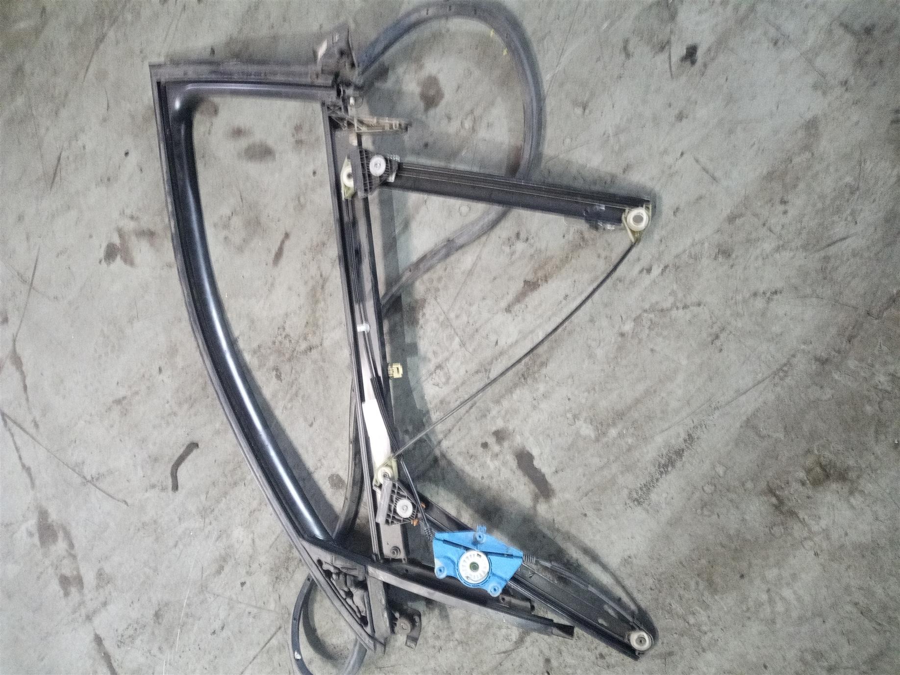 Macara stanga fata fara motoras Audi A4 B6 , AN 2006