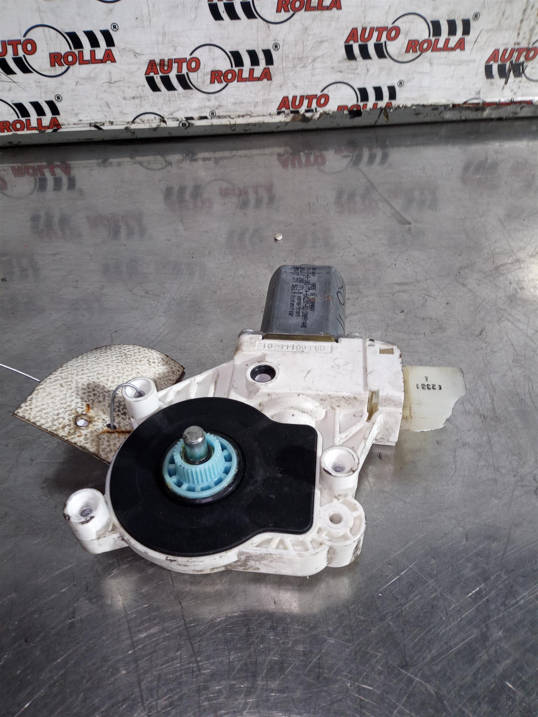 Motoras macara stanga spate Bmw F10 , AN 2011