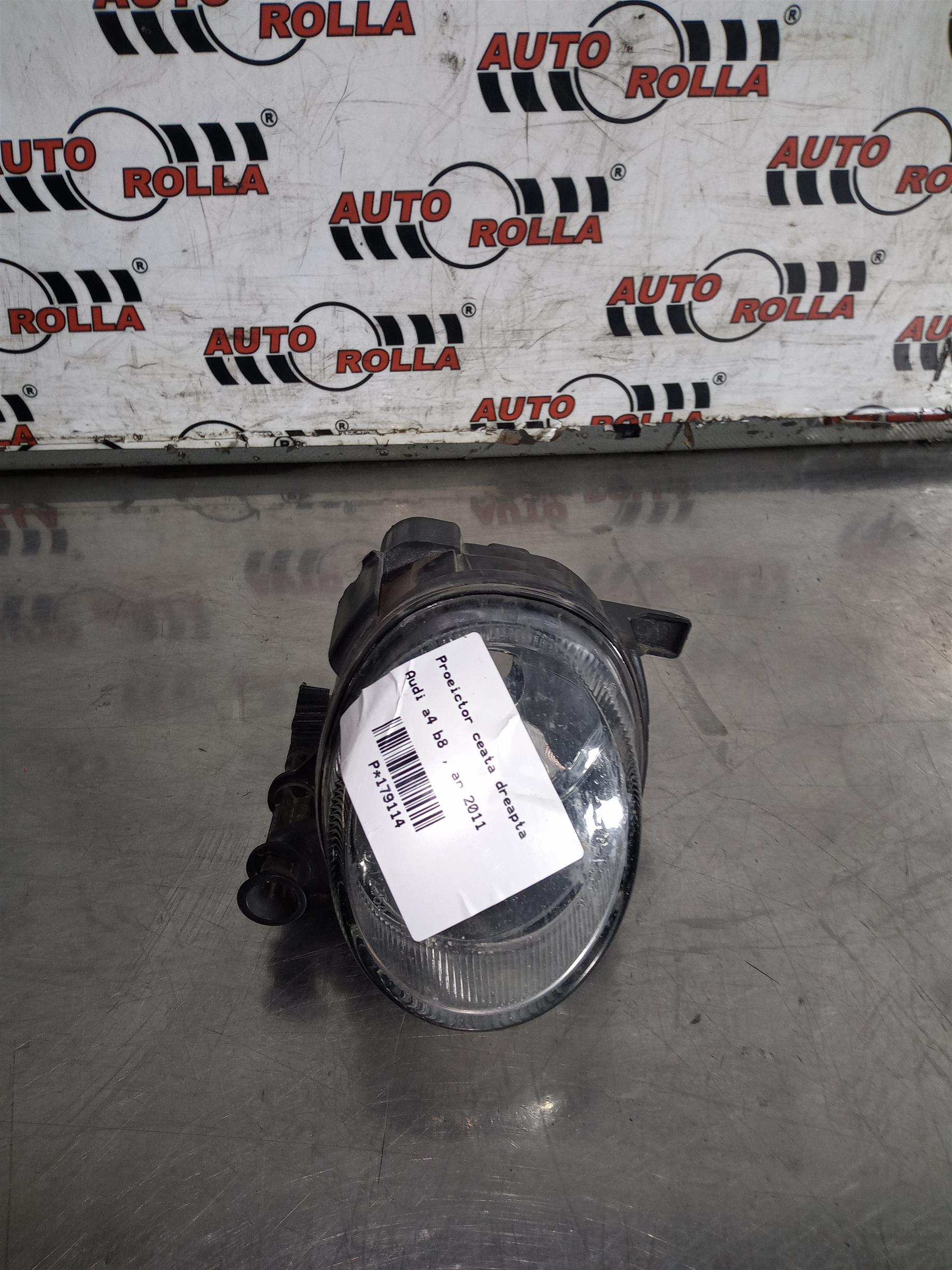 Proeictor ceata dreapta Audi a4 b8 , an 2011