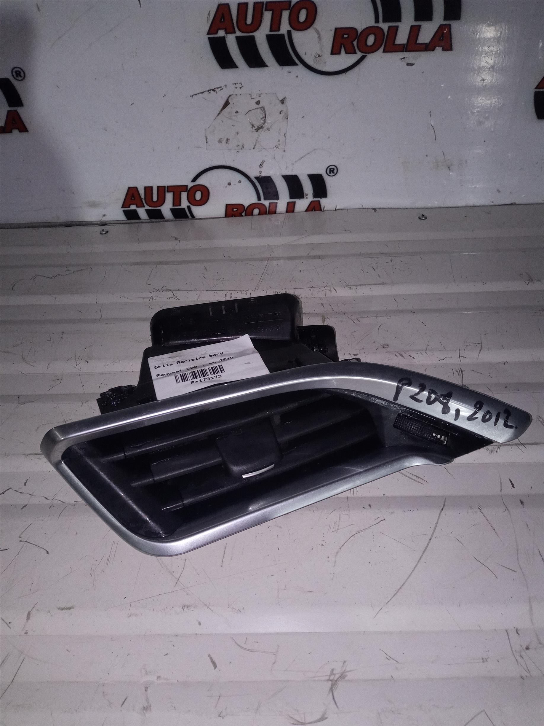 Grila Aerisire bord Peugeot 208 , an 2012