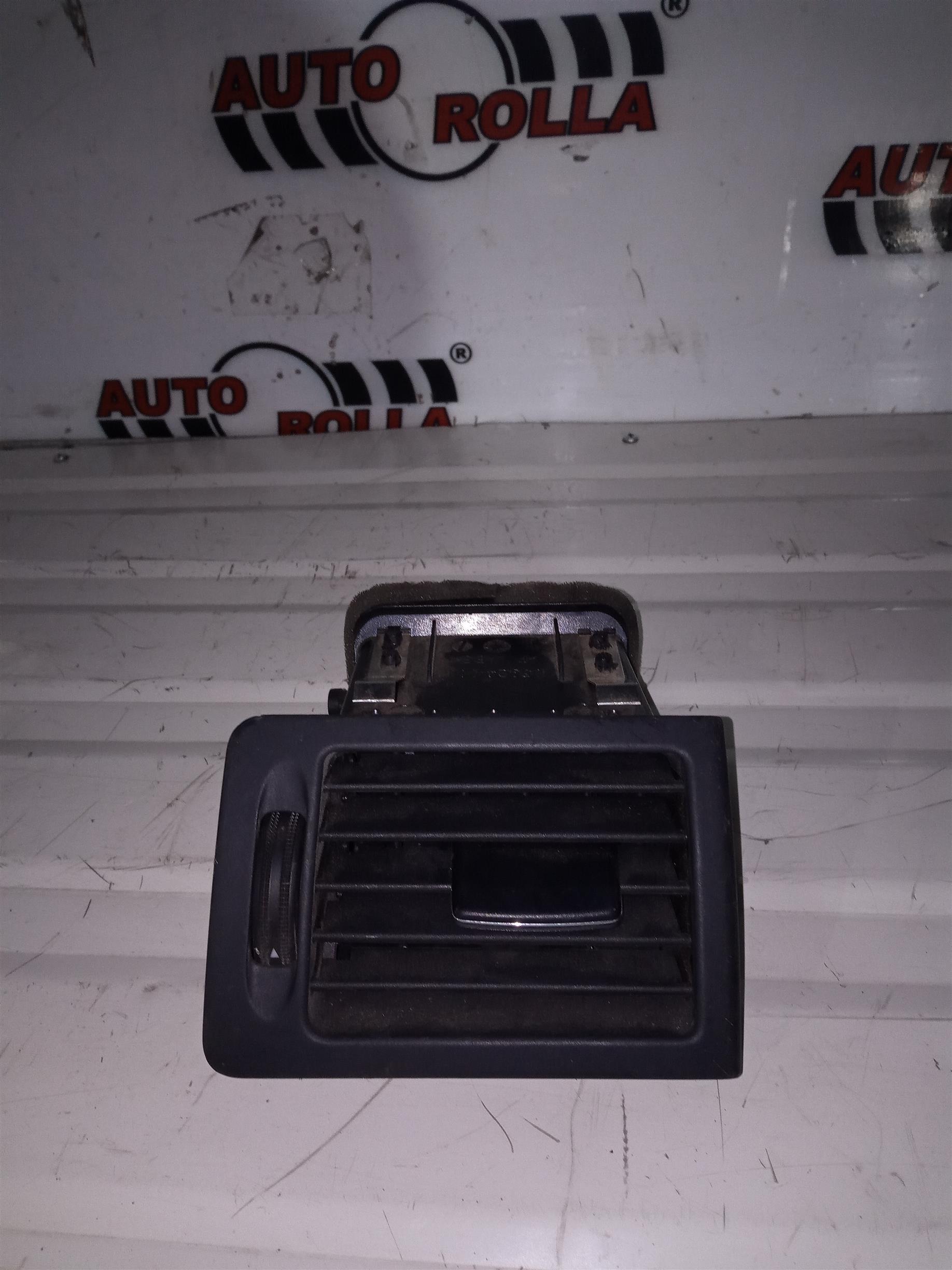 Grila aerisire bord Mercedes C class , w204, an 2009