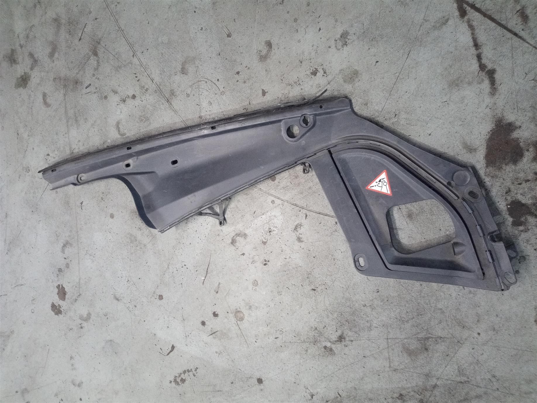 Ornament trager stanga Bmw F10