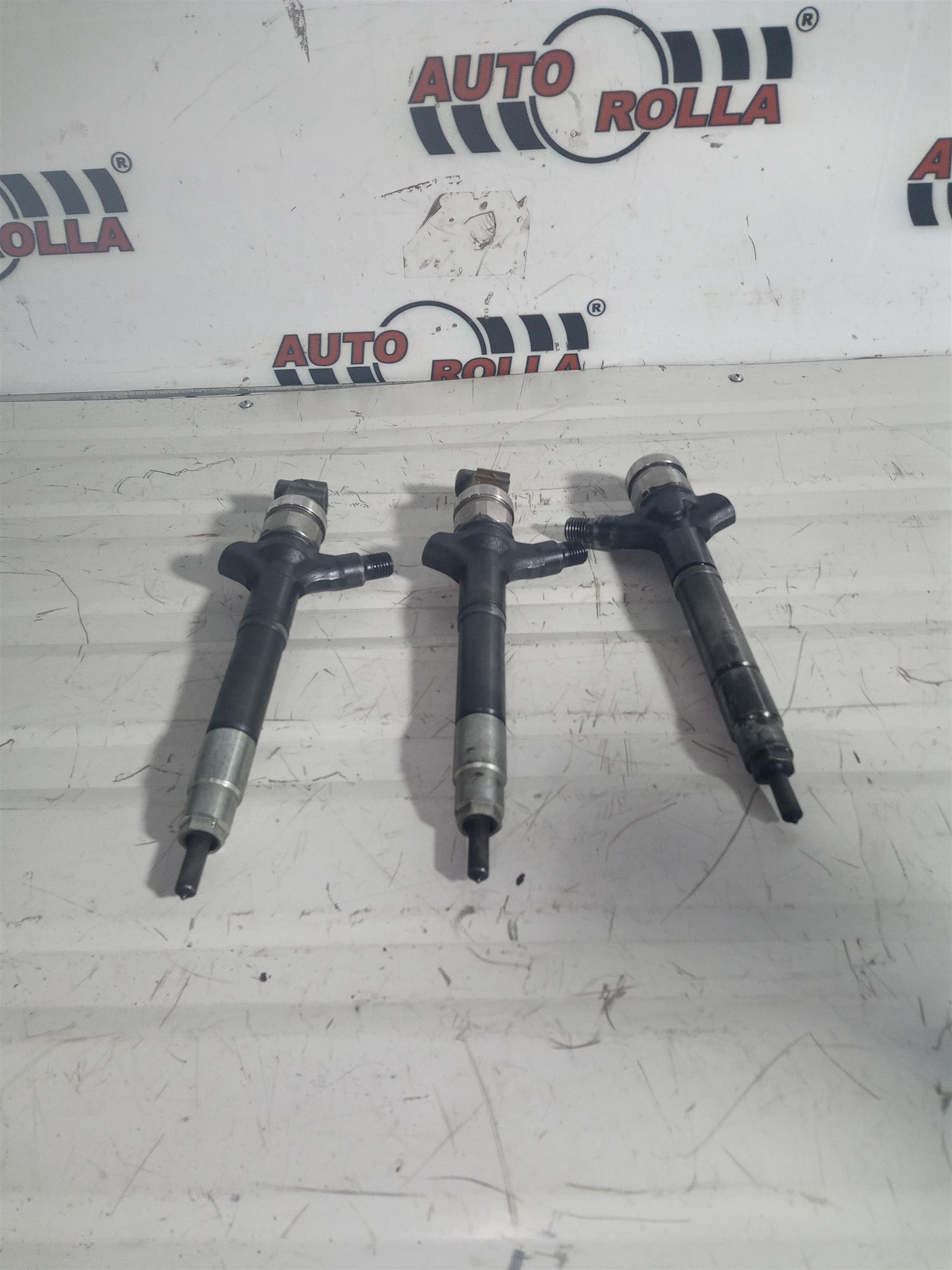 Injectoare 3 bucati Tpyota Rav 4 ,2.2 d , euro3