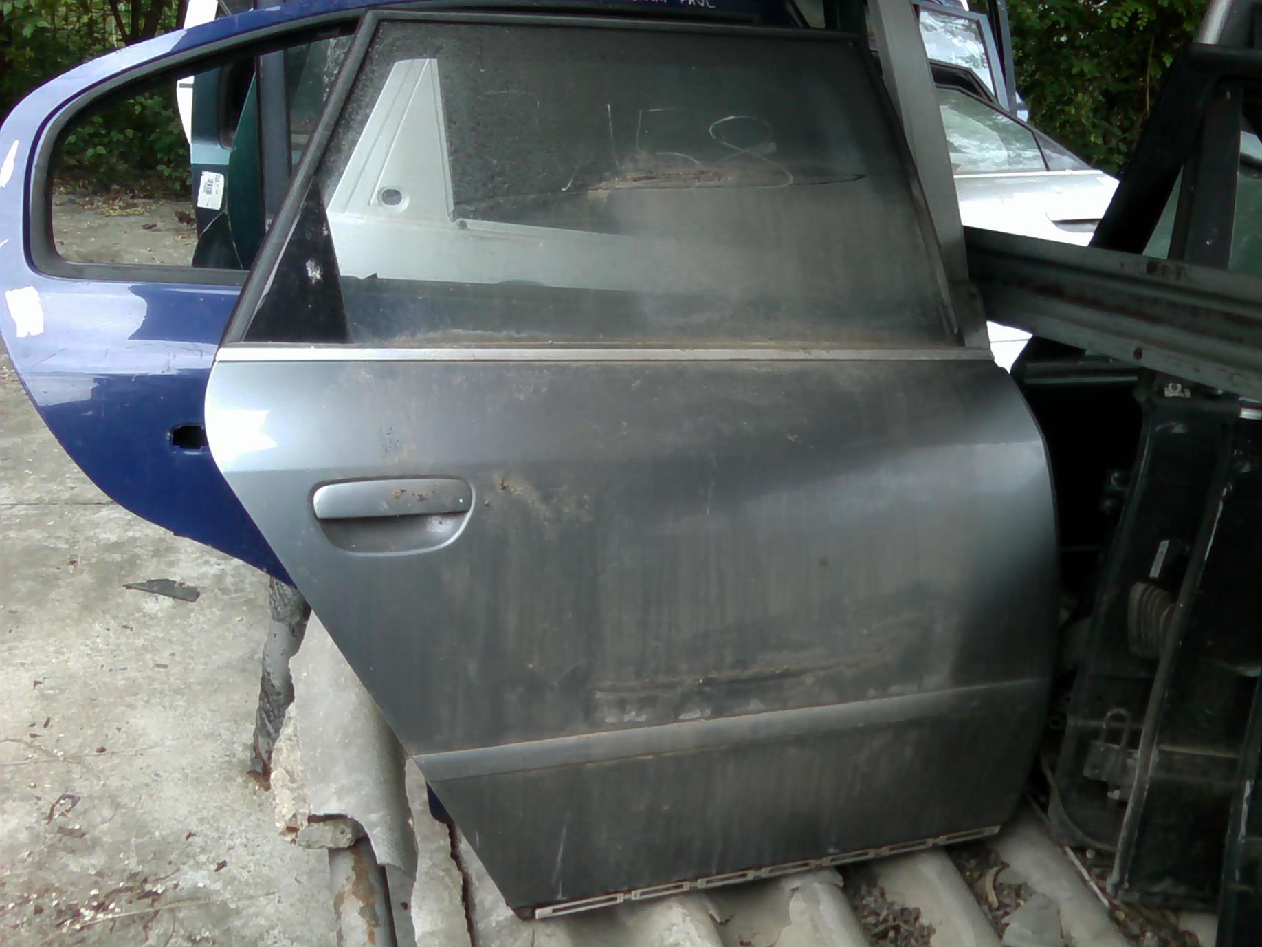 usa dreapta spate completa break Audi A6 avant, an 2001