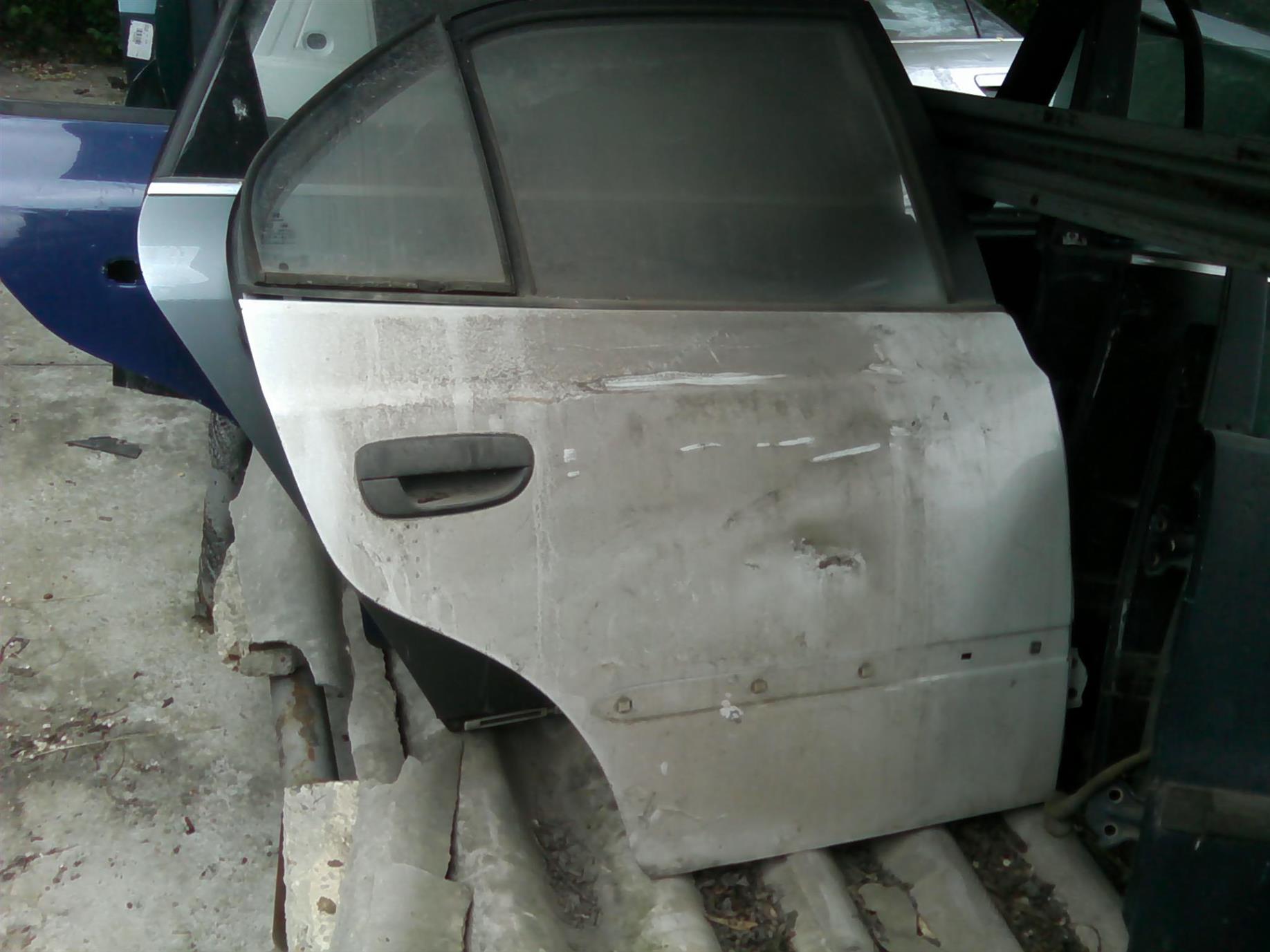 usa dreapta spate completa Hyundai Accent, an 2005