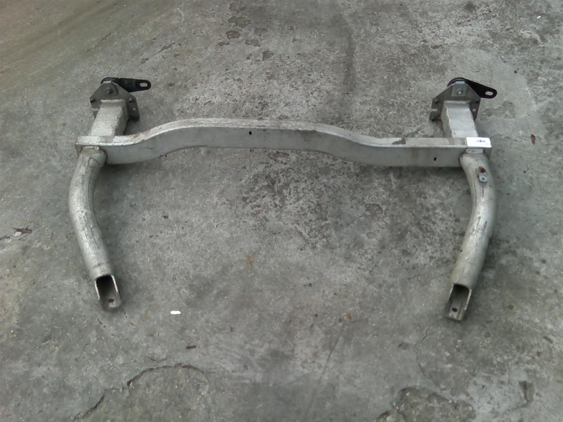 traversa bara fata Peugeot 407