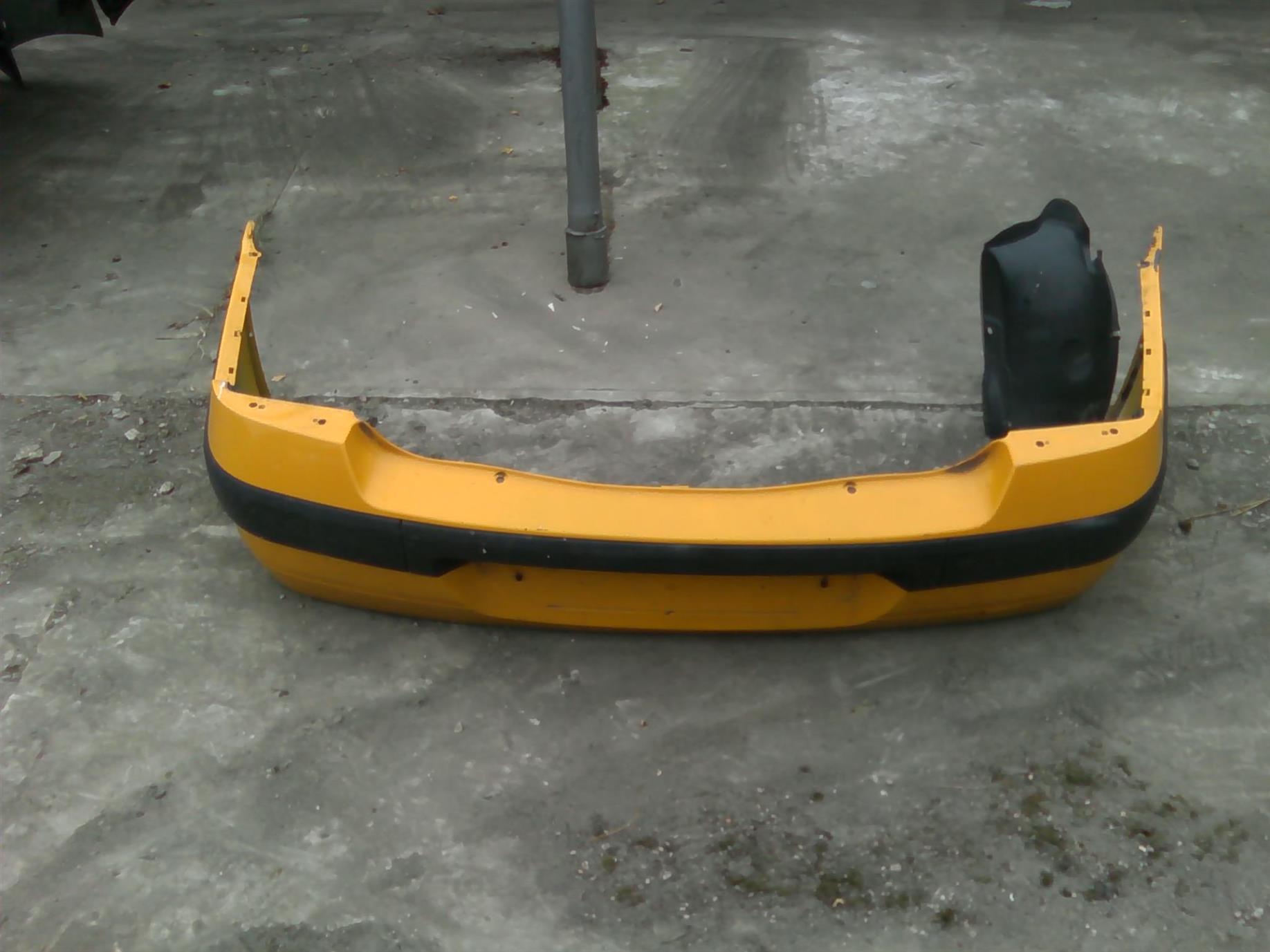 bara spate Renault Clio 2