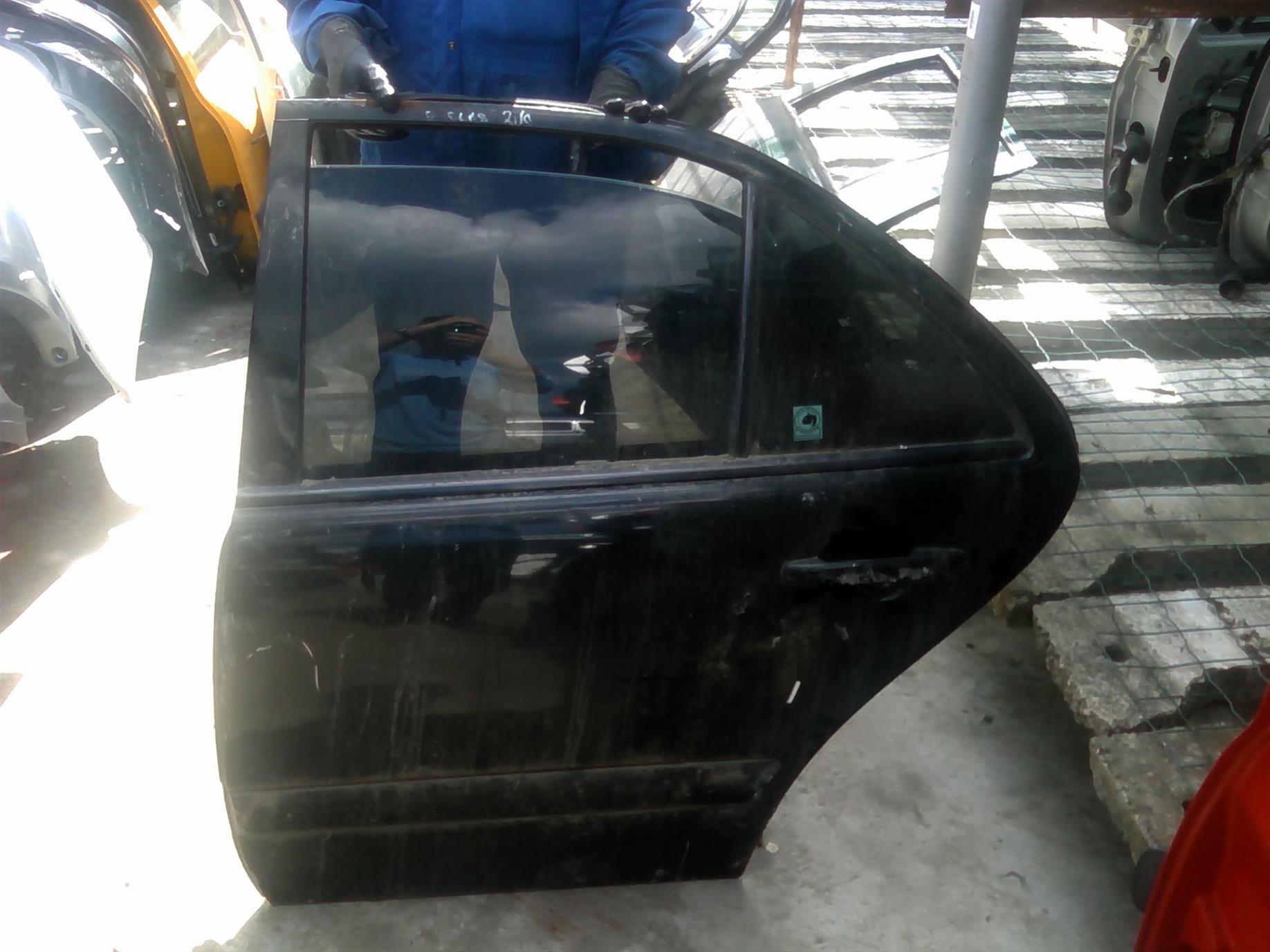usa stanga spate completa Mercedes Eclass W210