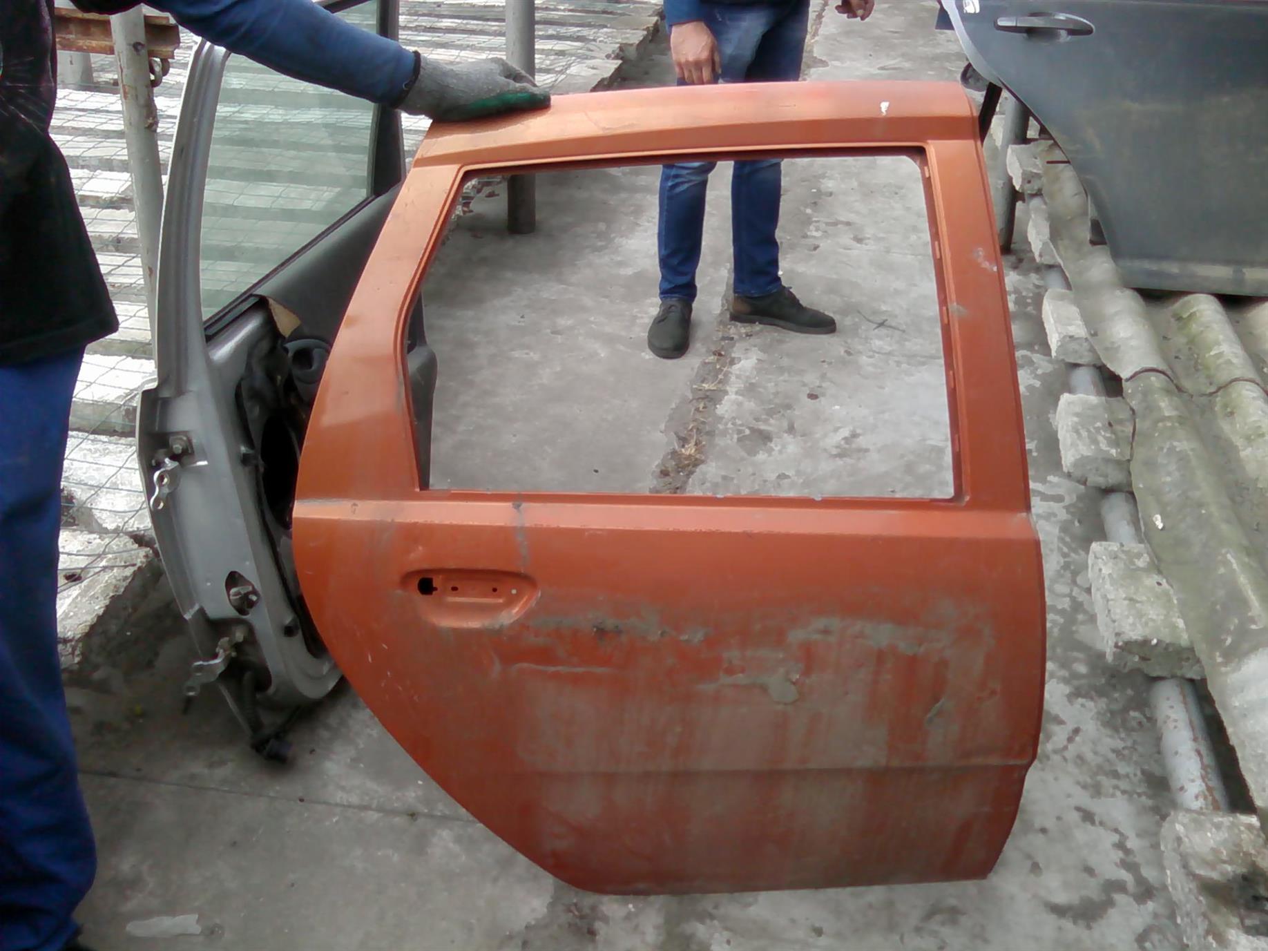 usa dreapta spate goala Fiat Punto 2