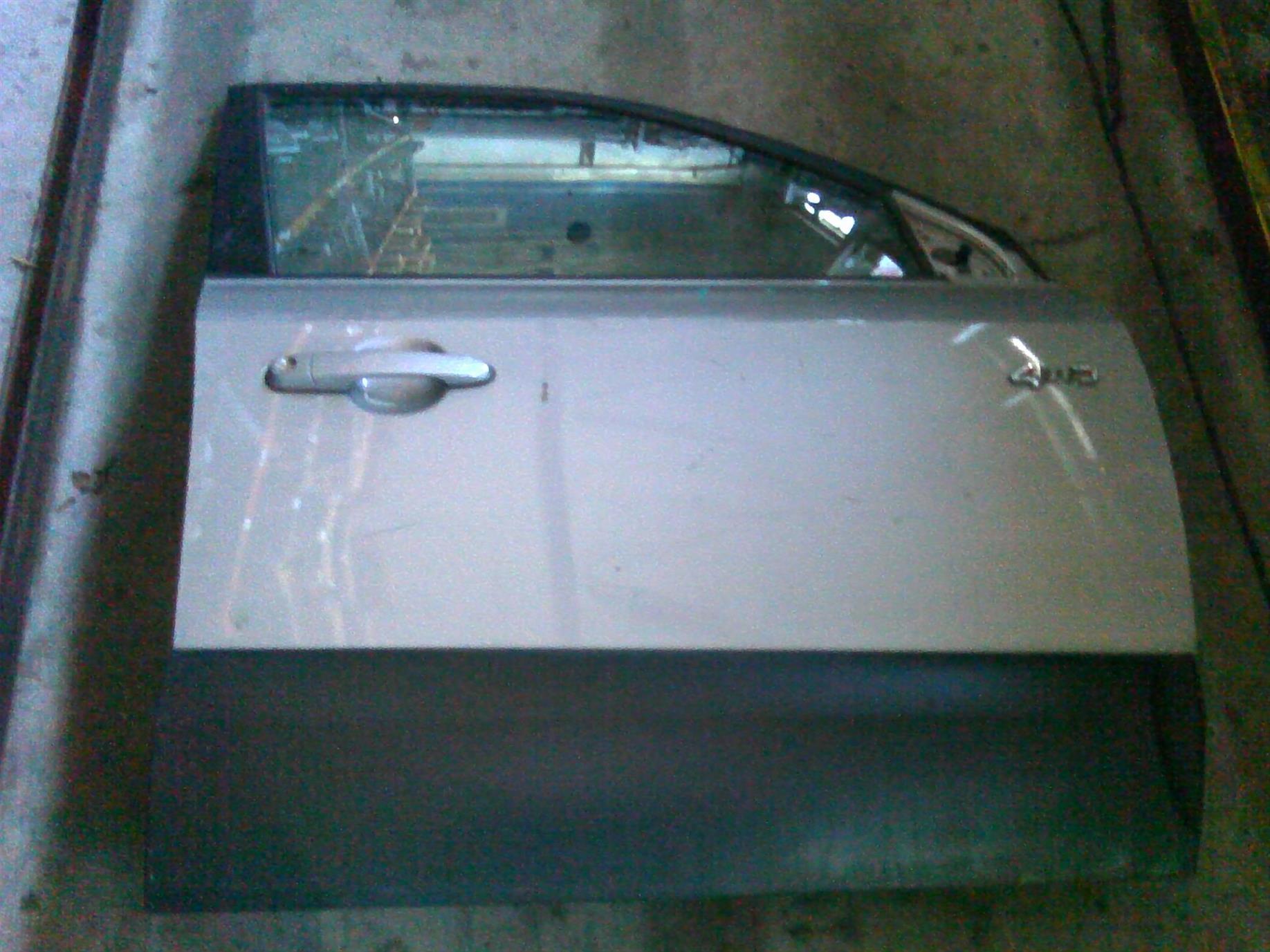 usa dreapta fata completa Hyundai Tucson 2.0CRDI, an 2006