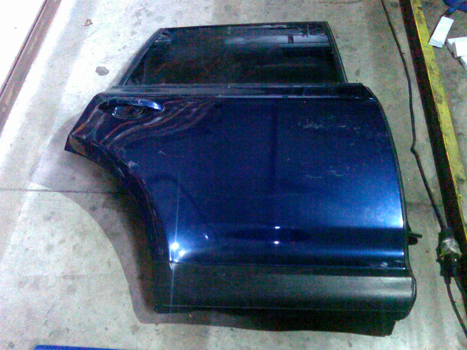 usa dreapta spate completa albastru Volkswagen Touareg, an 2003