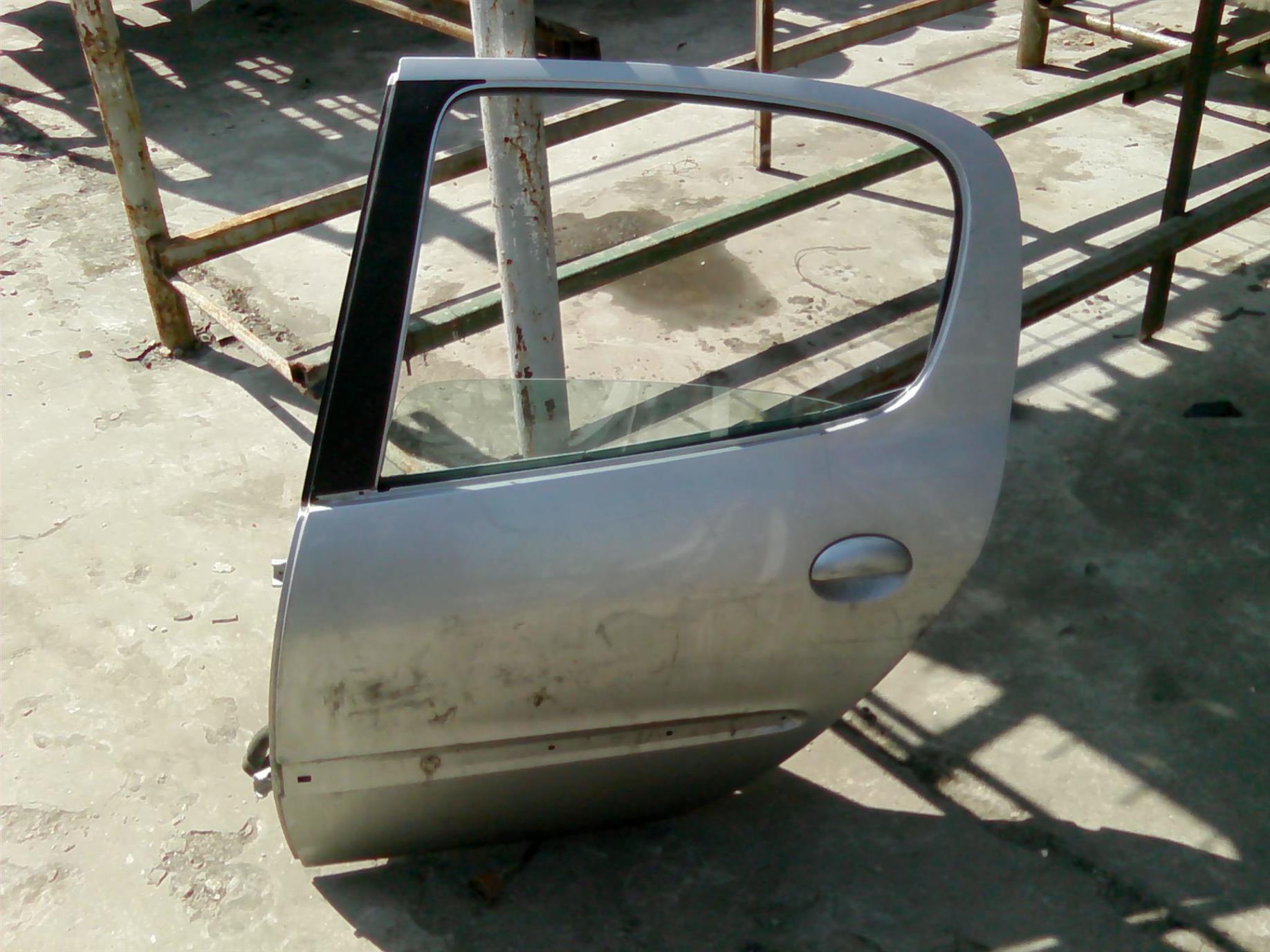 usa stanga spate completa Peugeot 206