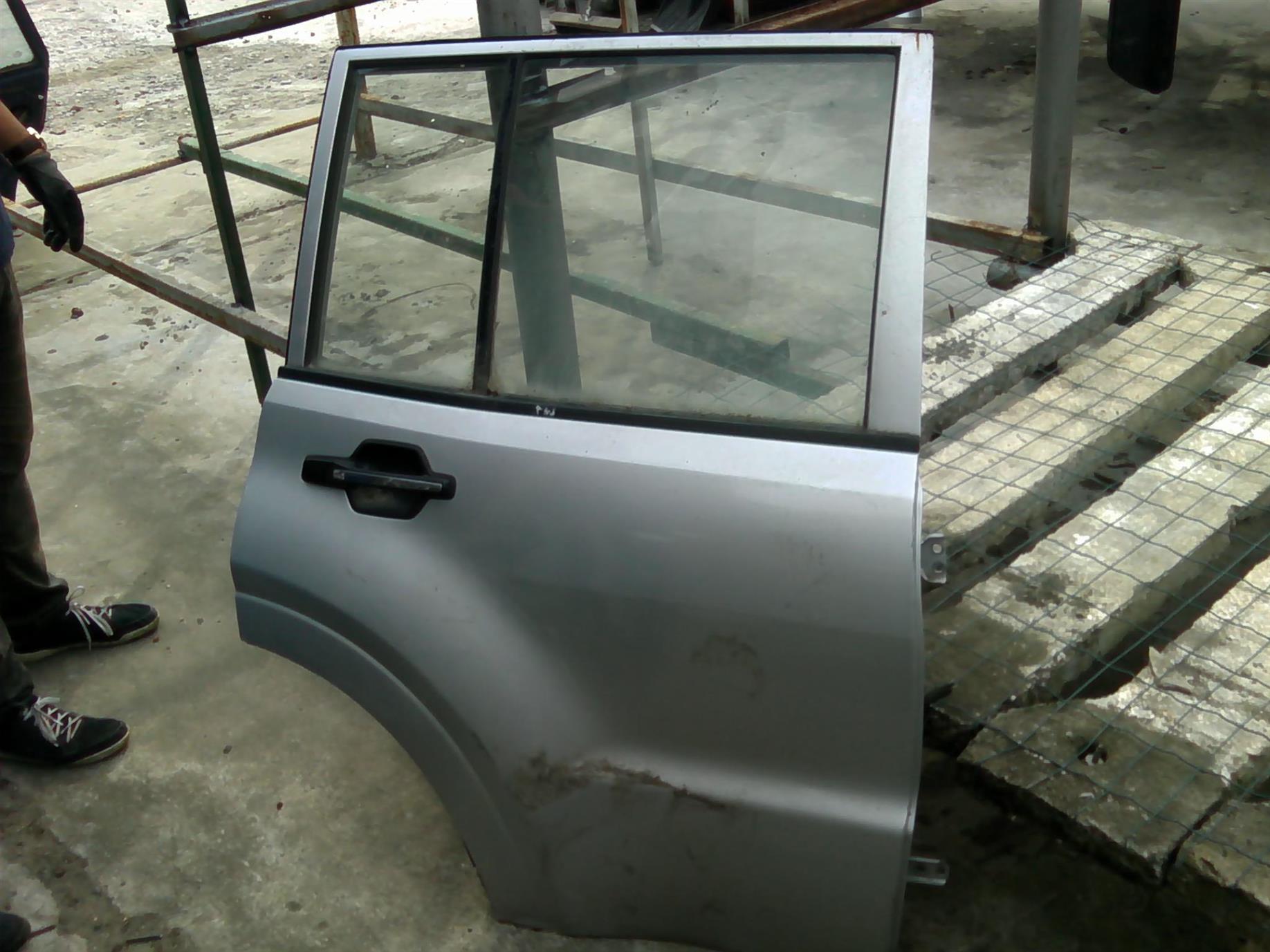 usa dreapta spate completa Mitsubishi Pajero 3, 3.2DID, an 2003